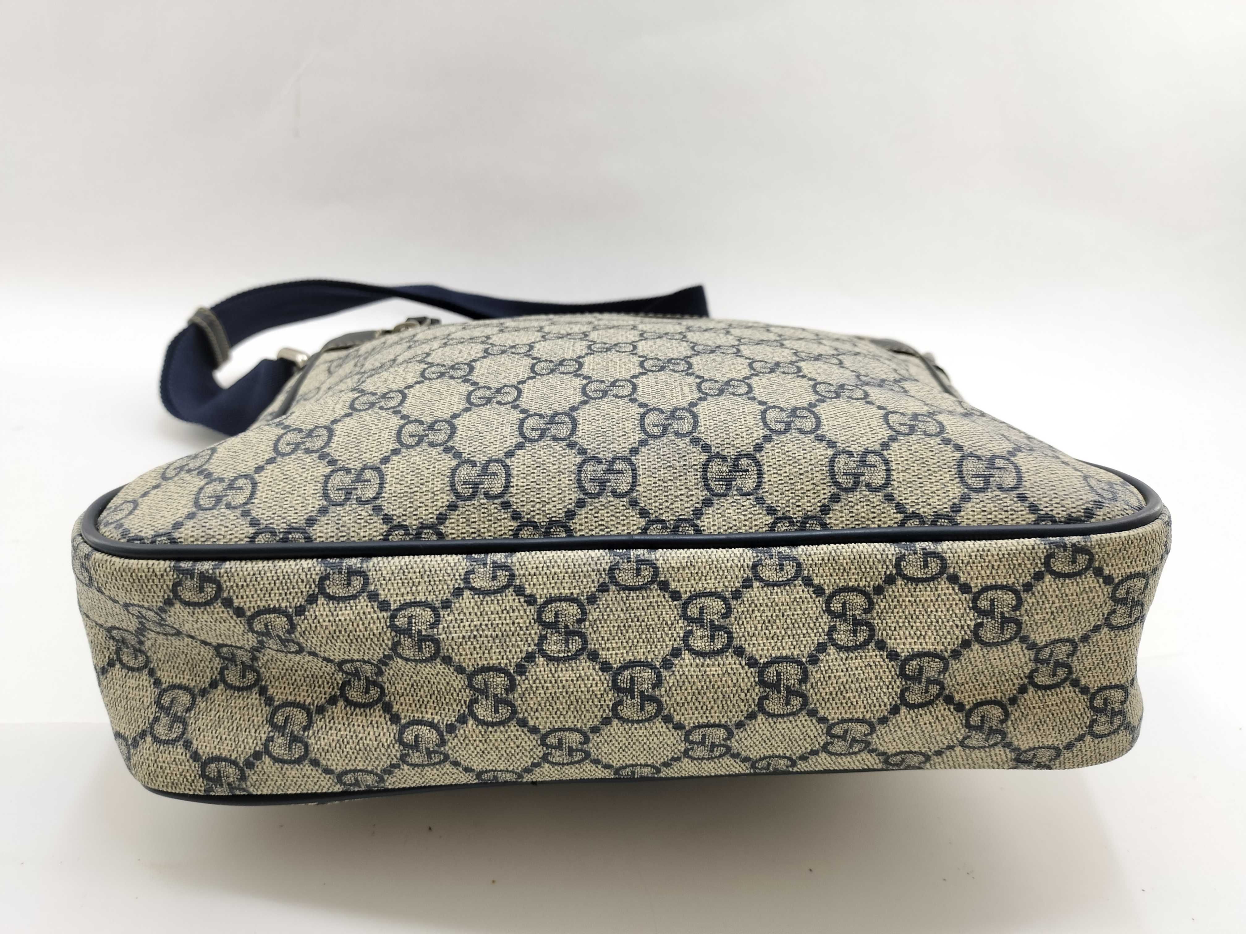 GG Supreme Messenger Crossbody Bag (Shoulder Bag) — view 3