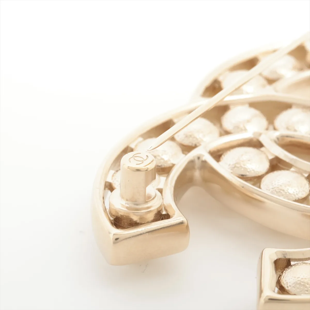 Cocomark B23V Brooch GP x Fake Pearl Gold — view 3