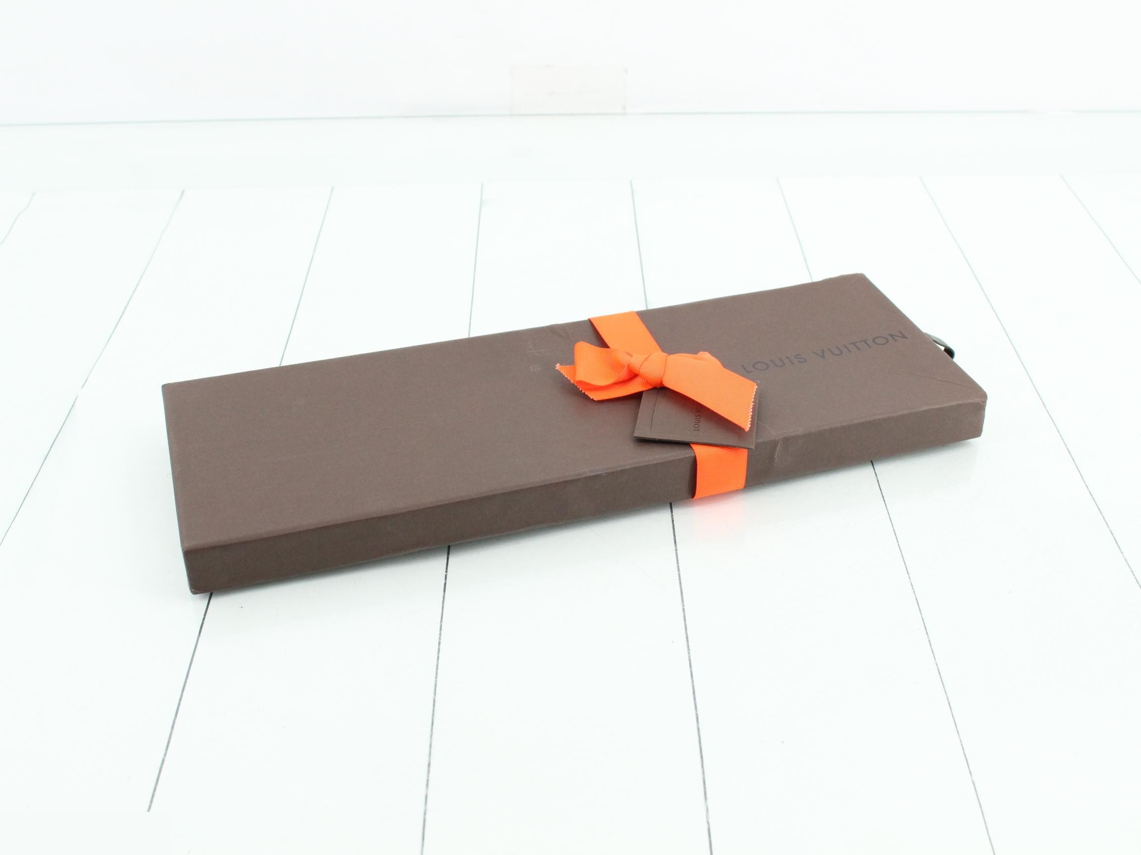 tie — view 4