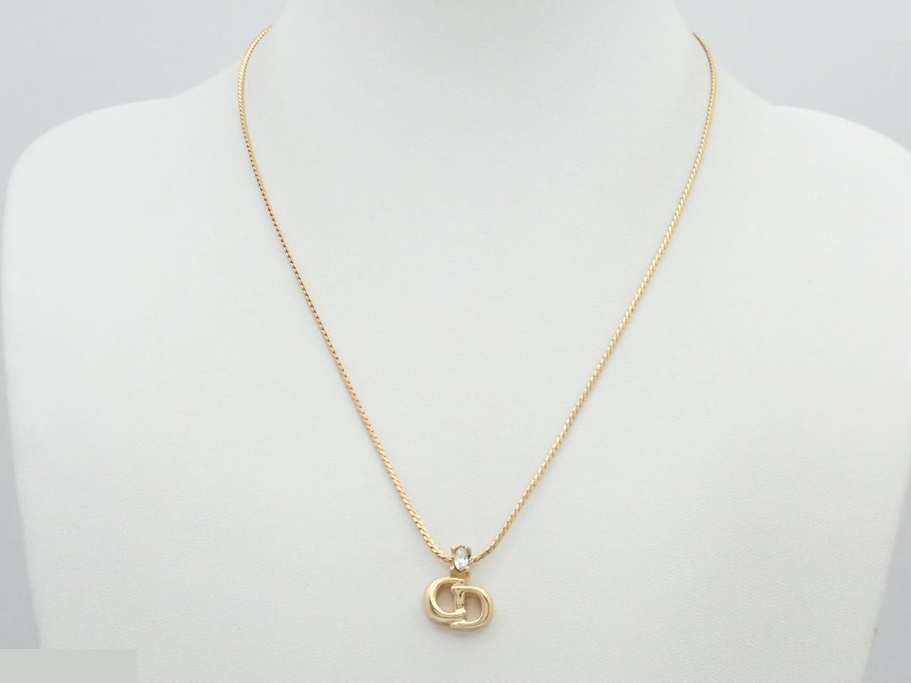 Other line: Precious metal necklaces and pendants, neck circumference approximately 46 cm. — view 3
