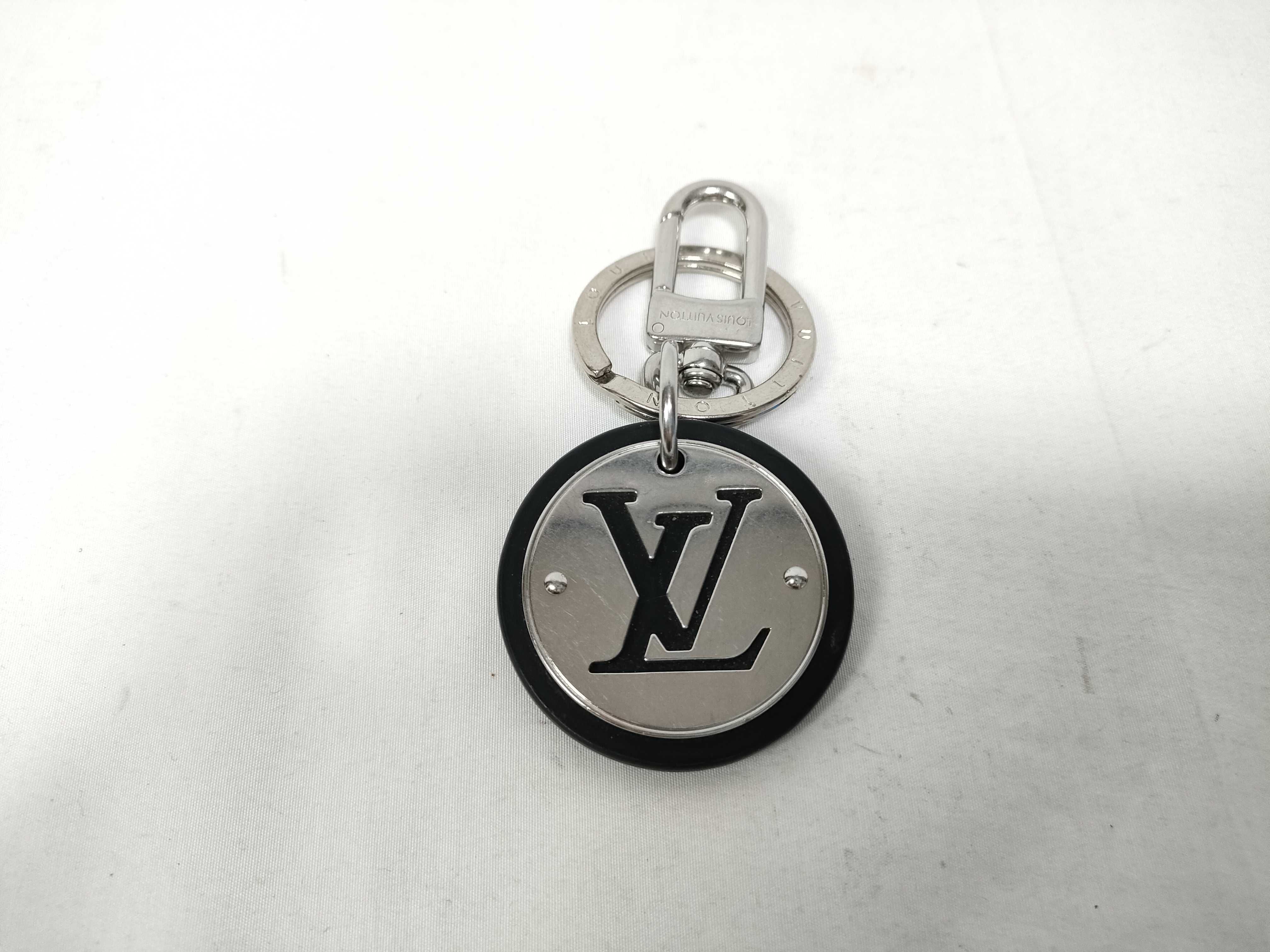 LV Circle Keychain Key Case — view 3