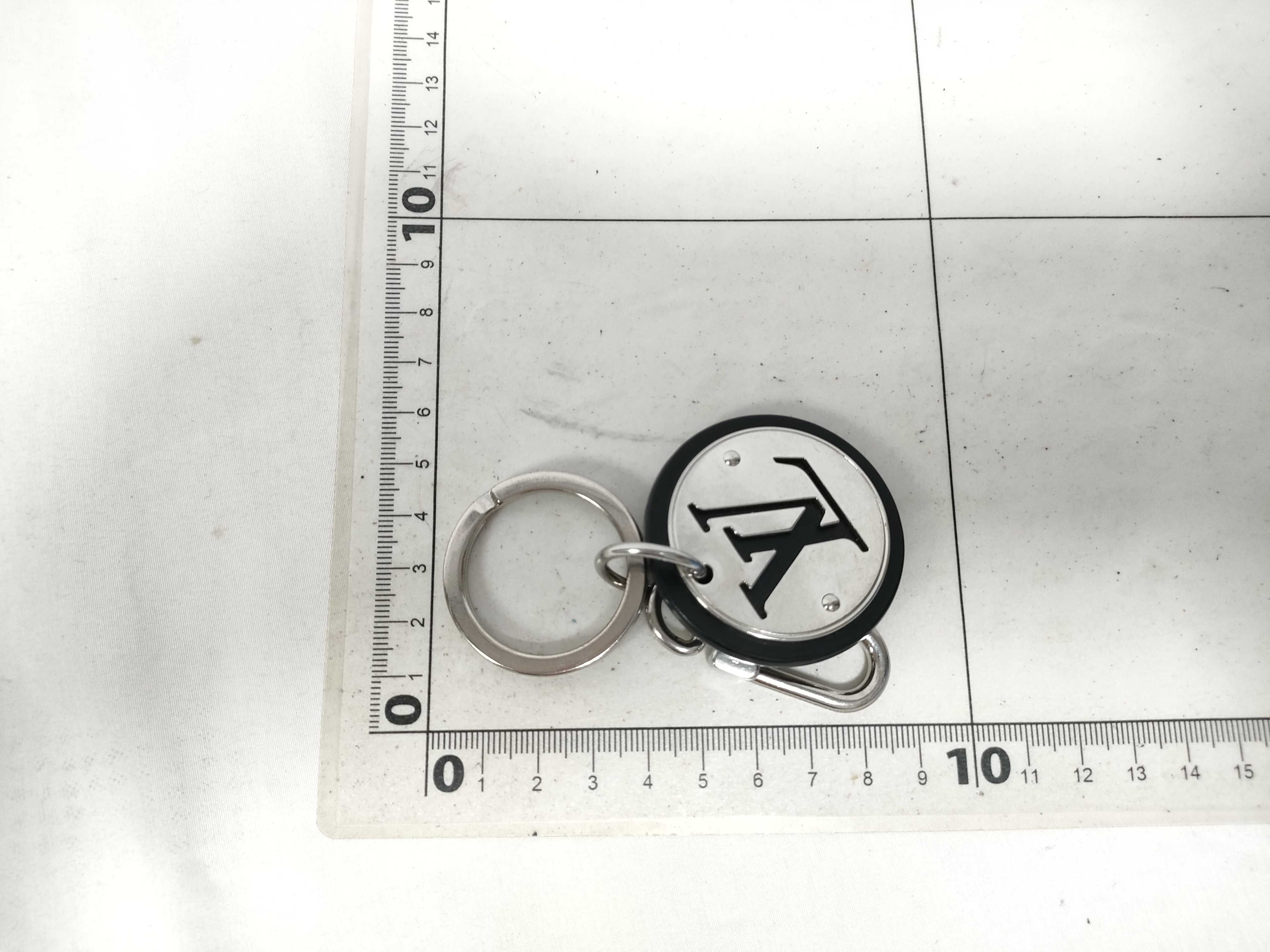 LV Circle Keychain Key Case — view 7