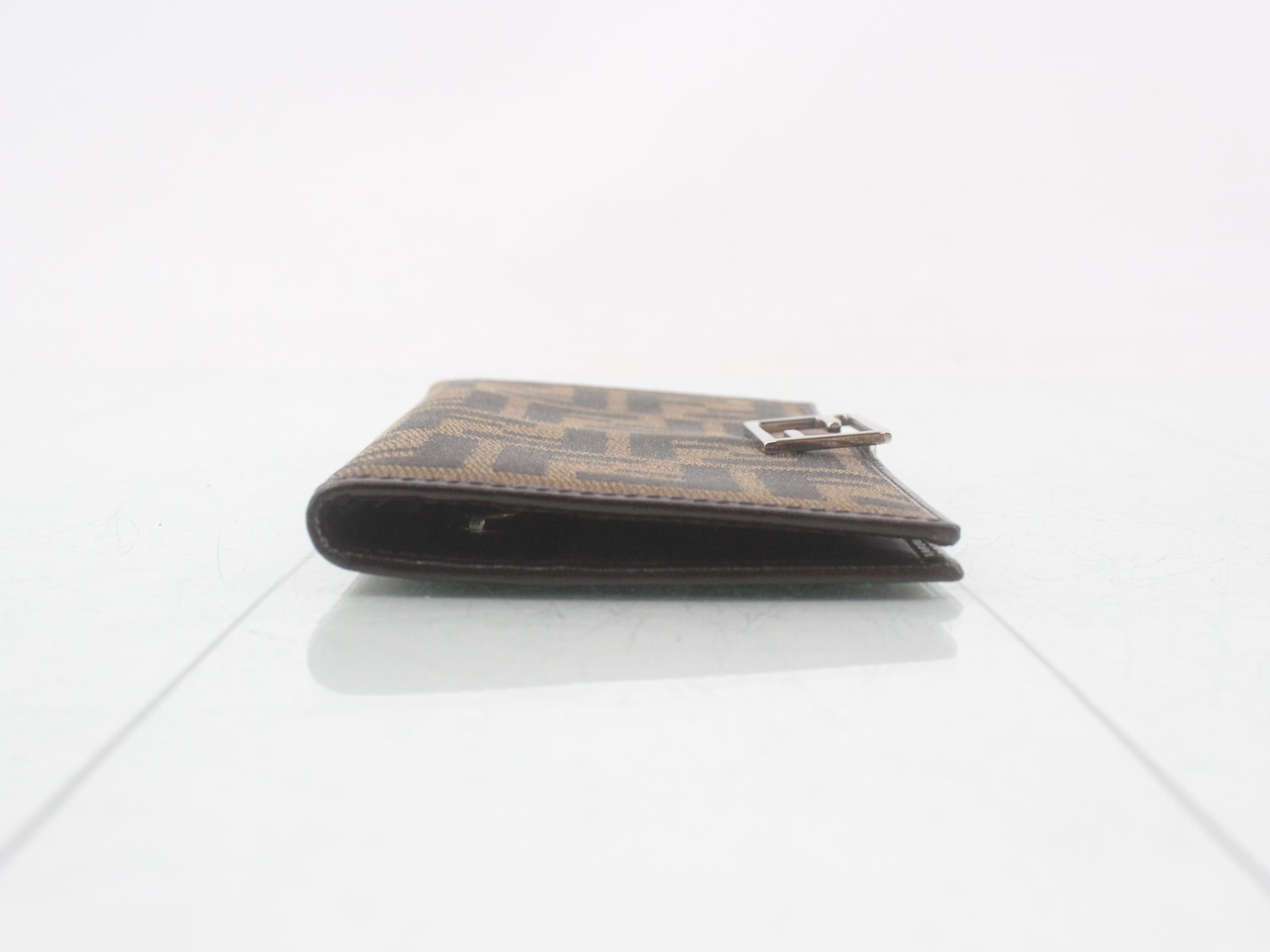 ZUCCA F-Buckle Bi-fold Long Wallet — view 3