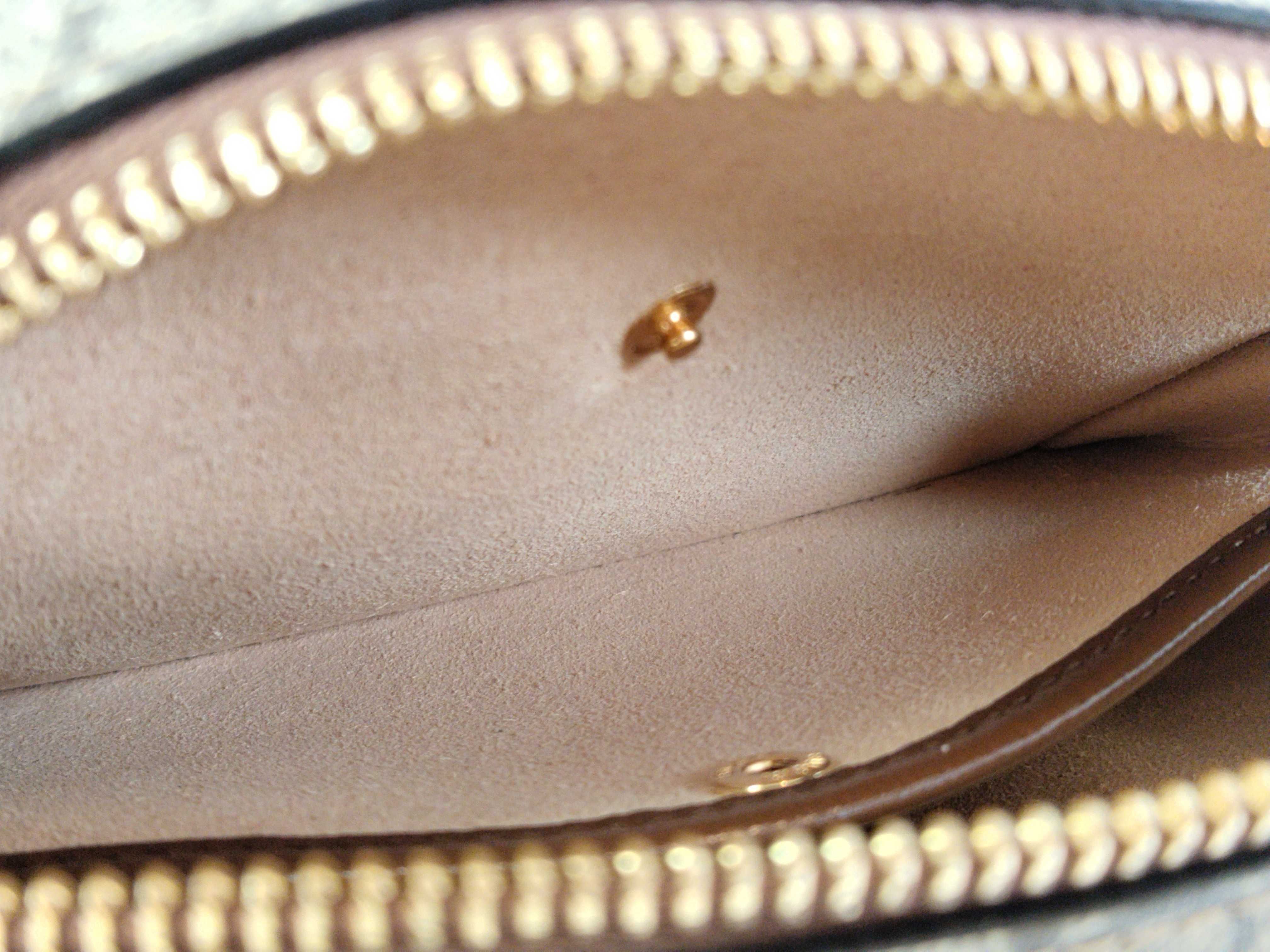 GG Supreme Leather Shoulder Bag — view 12