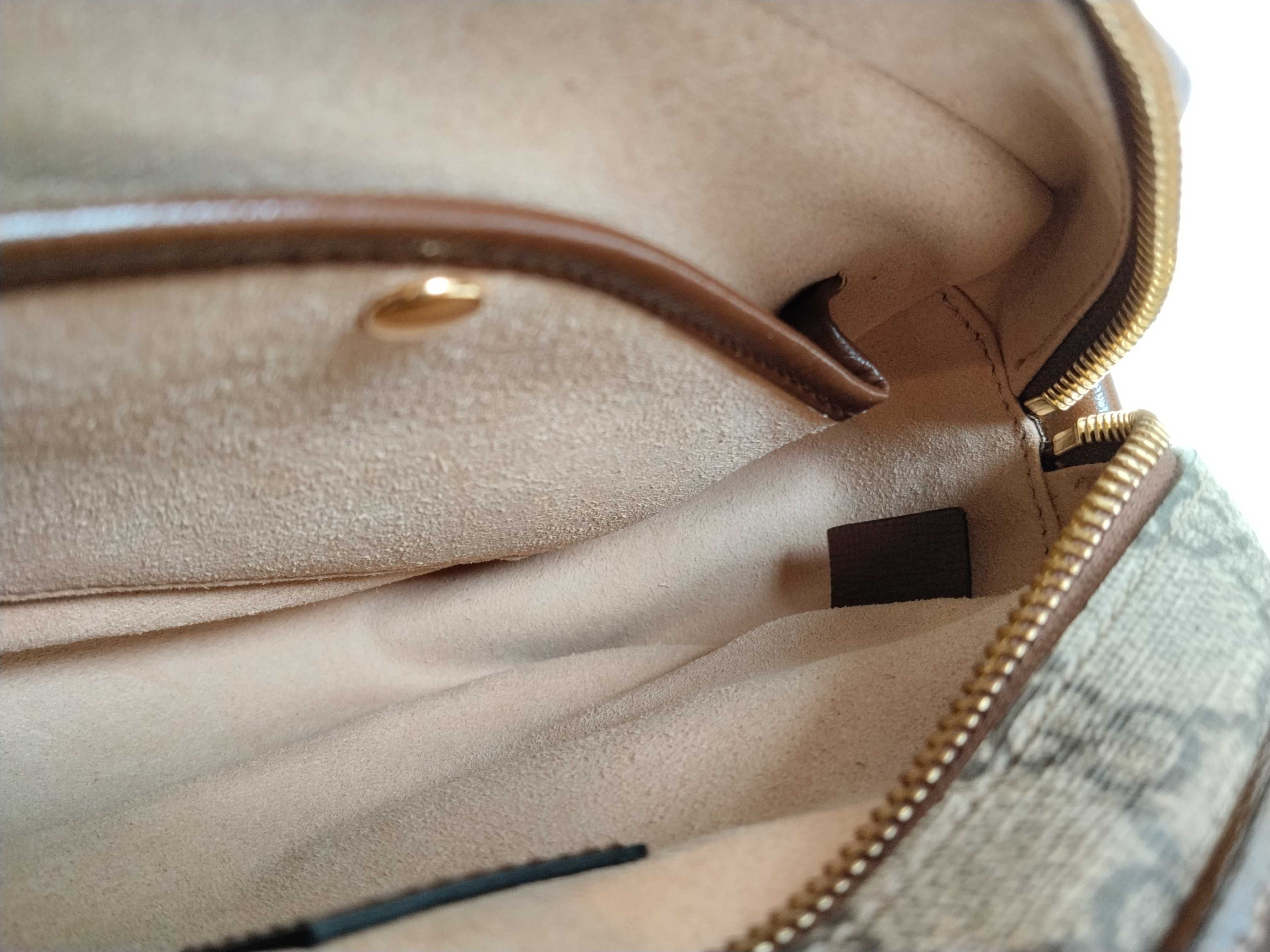 GG Supreme Leather Shoulder Bag — view 10