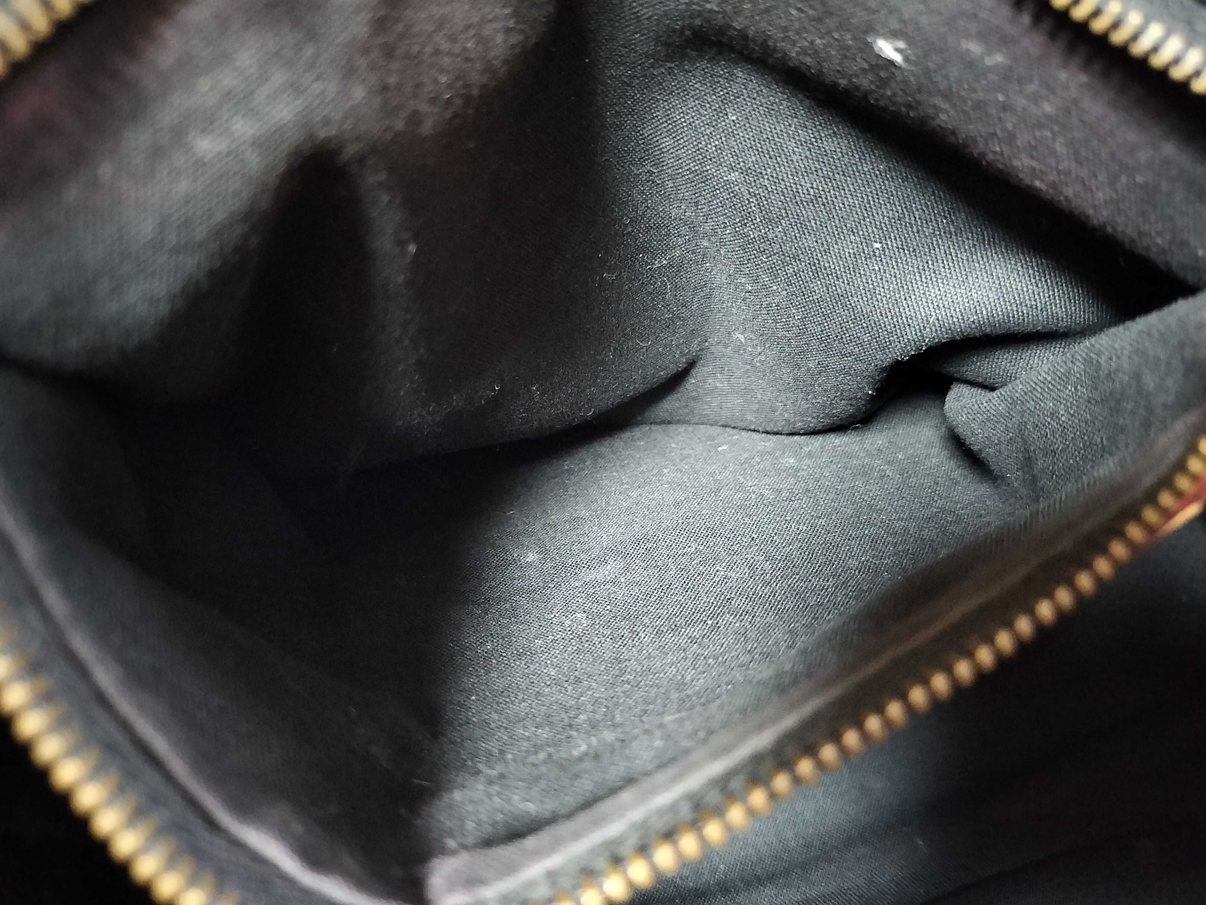 The Giant City Medium Red Shoulder Bag — view 12