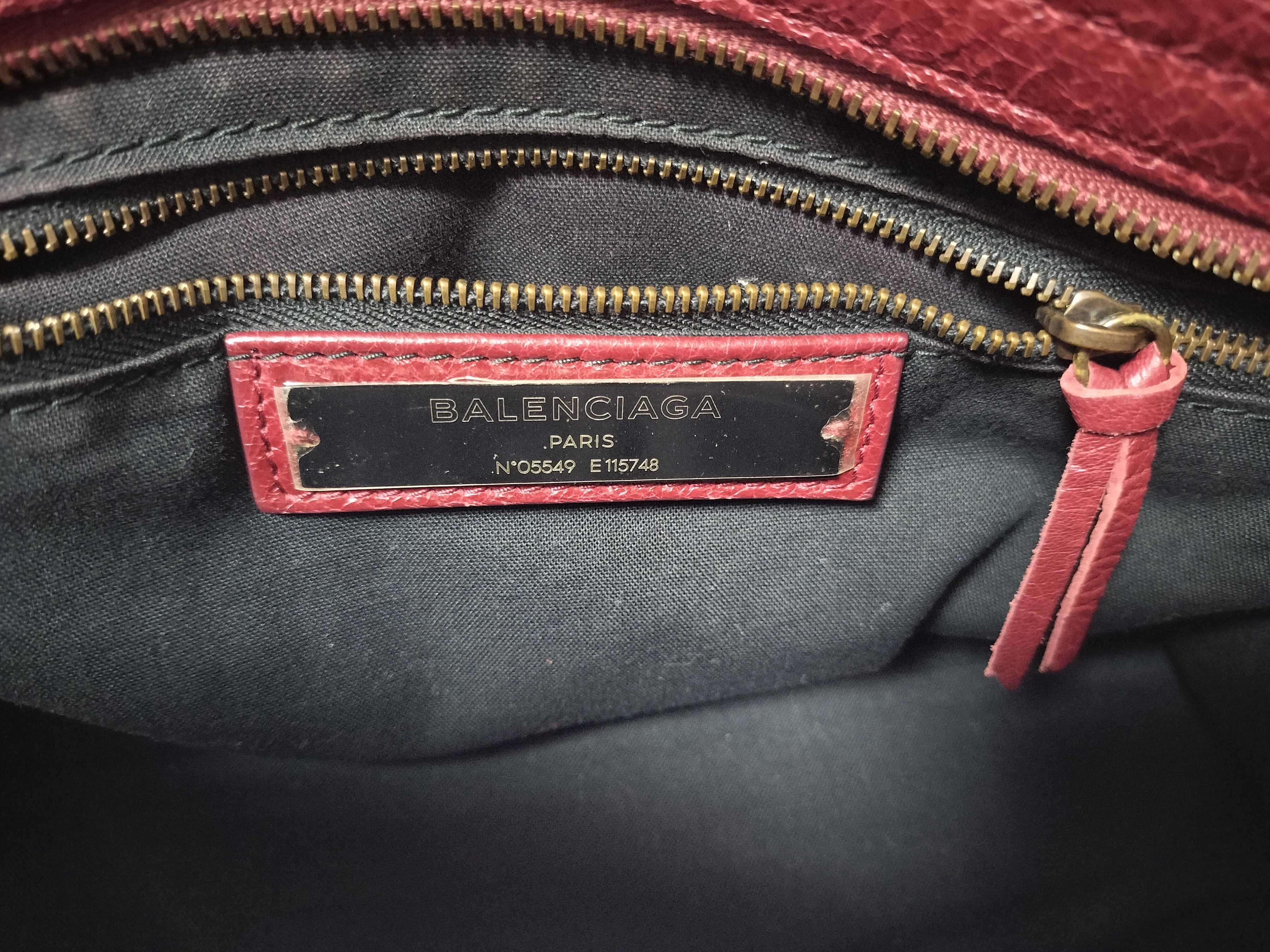 The Giant City Medium Red Shoulder Bag — view 13