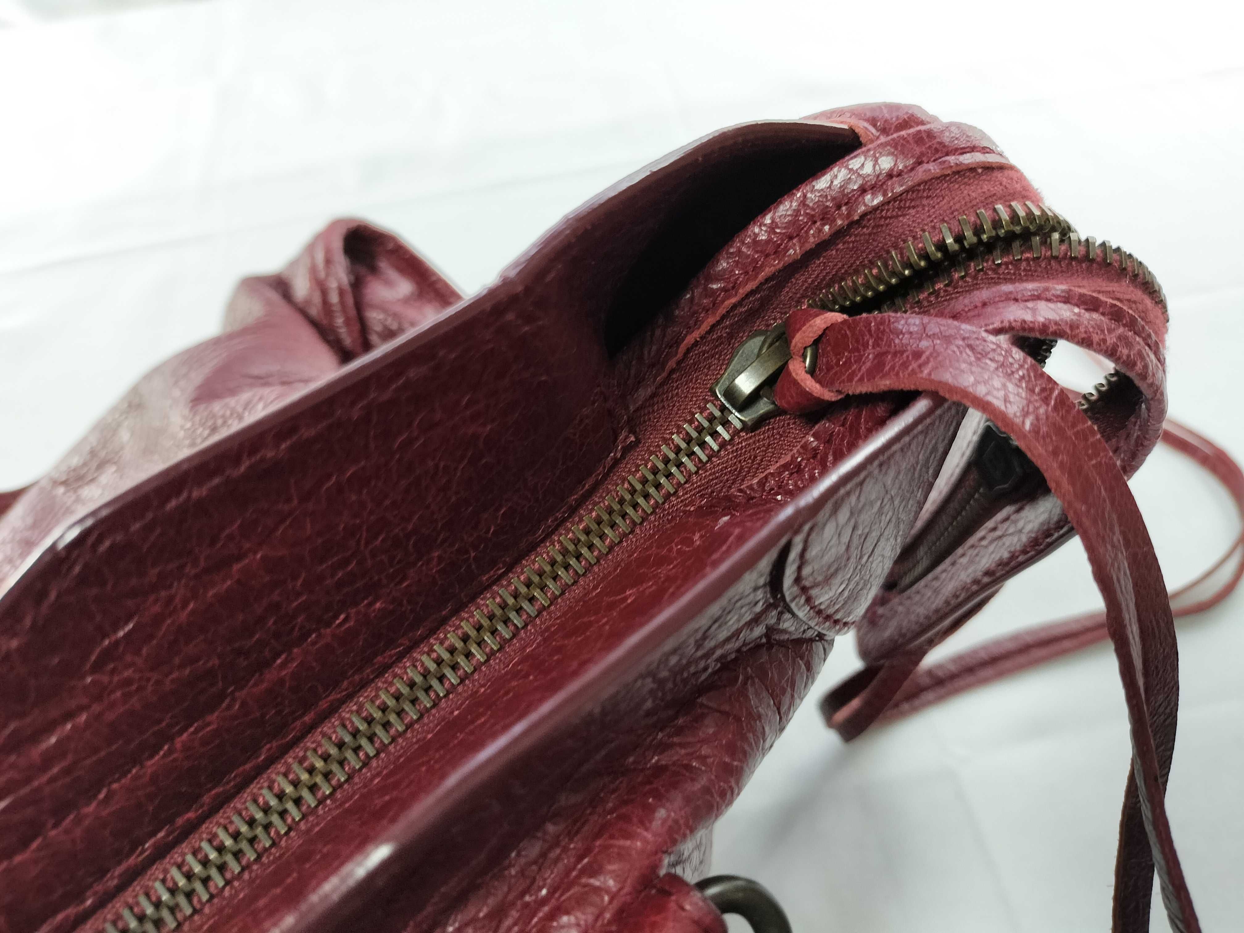 The Giant City Medium Red Shoulder Bag — view 14