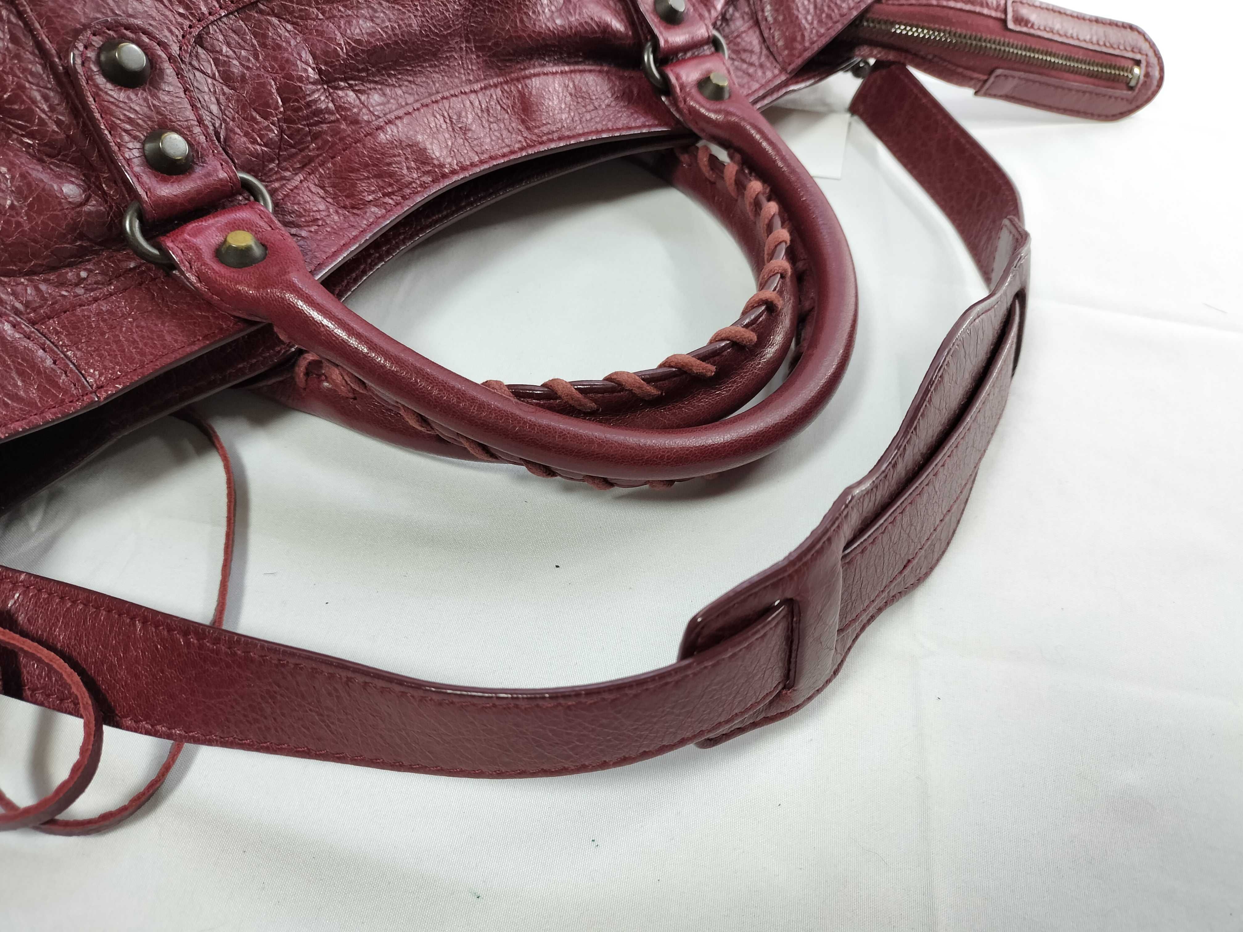 The Giant City Medium Red Shoulder Bag — view 3