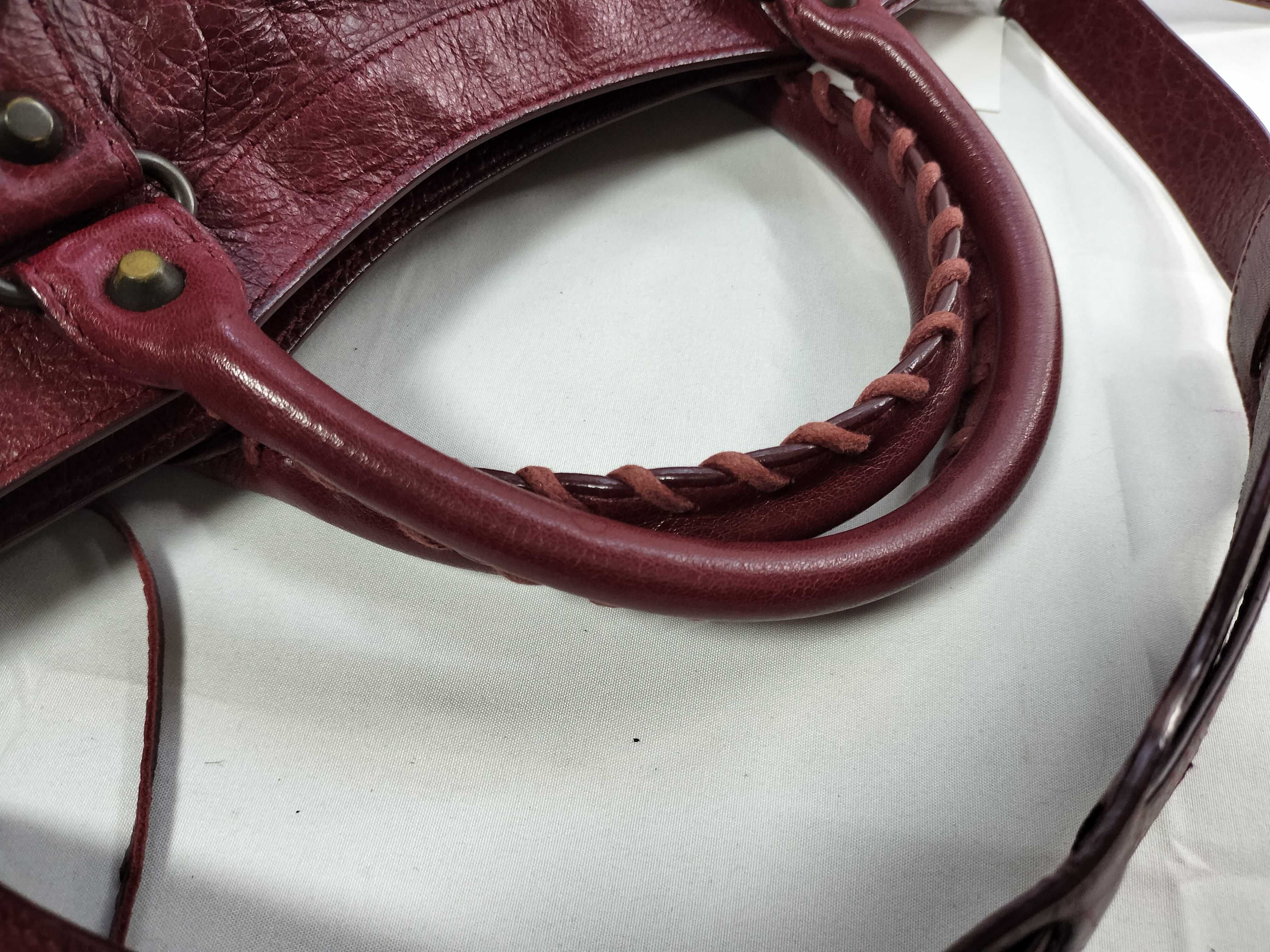 The Giant City Medium Red Shoulder Bag — view 4