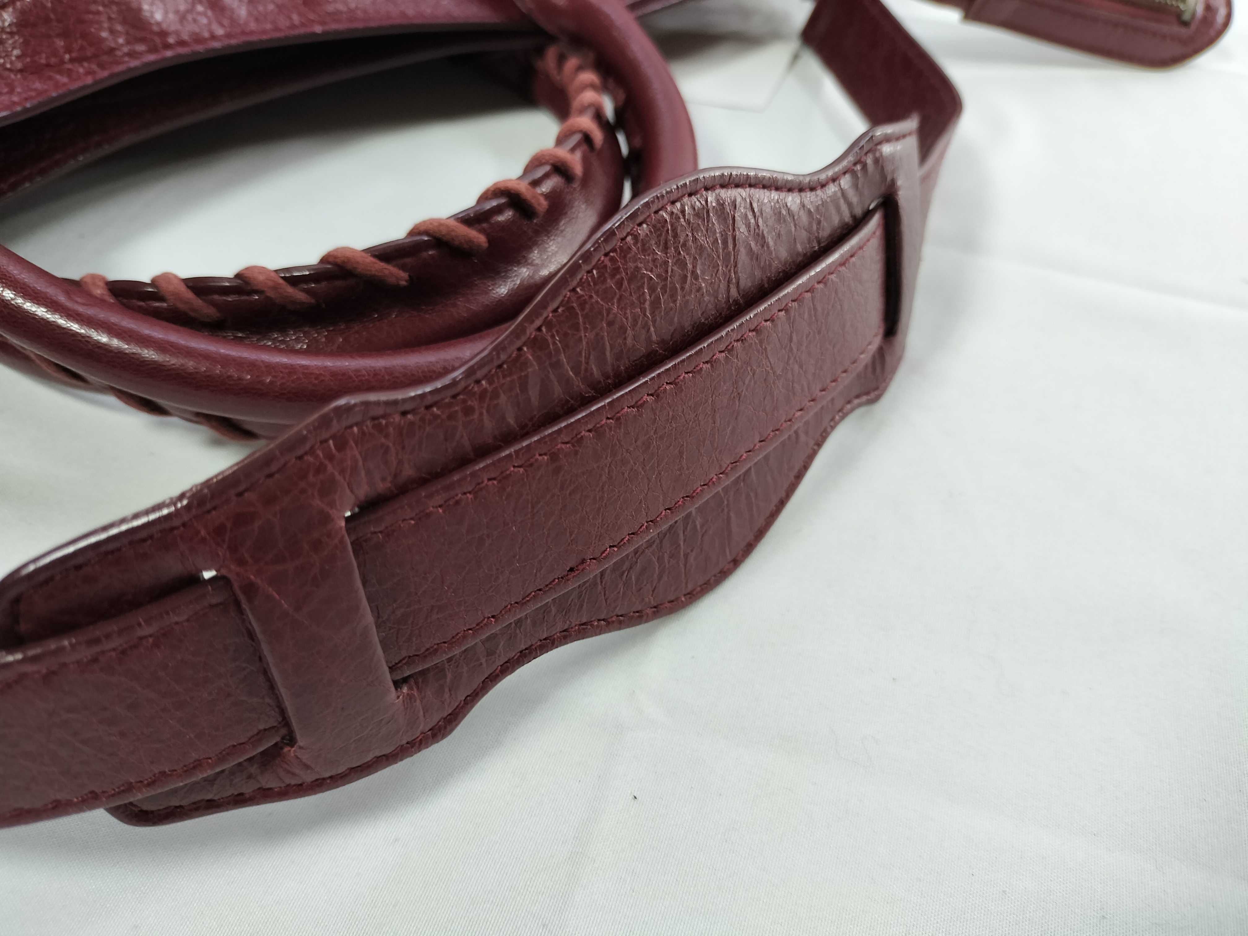 The Giant City Medium Red Shoulder Bag — view 5