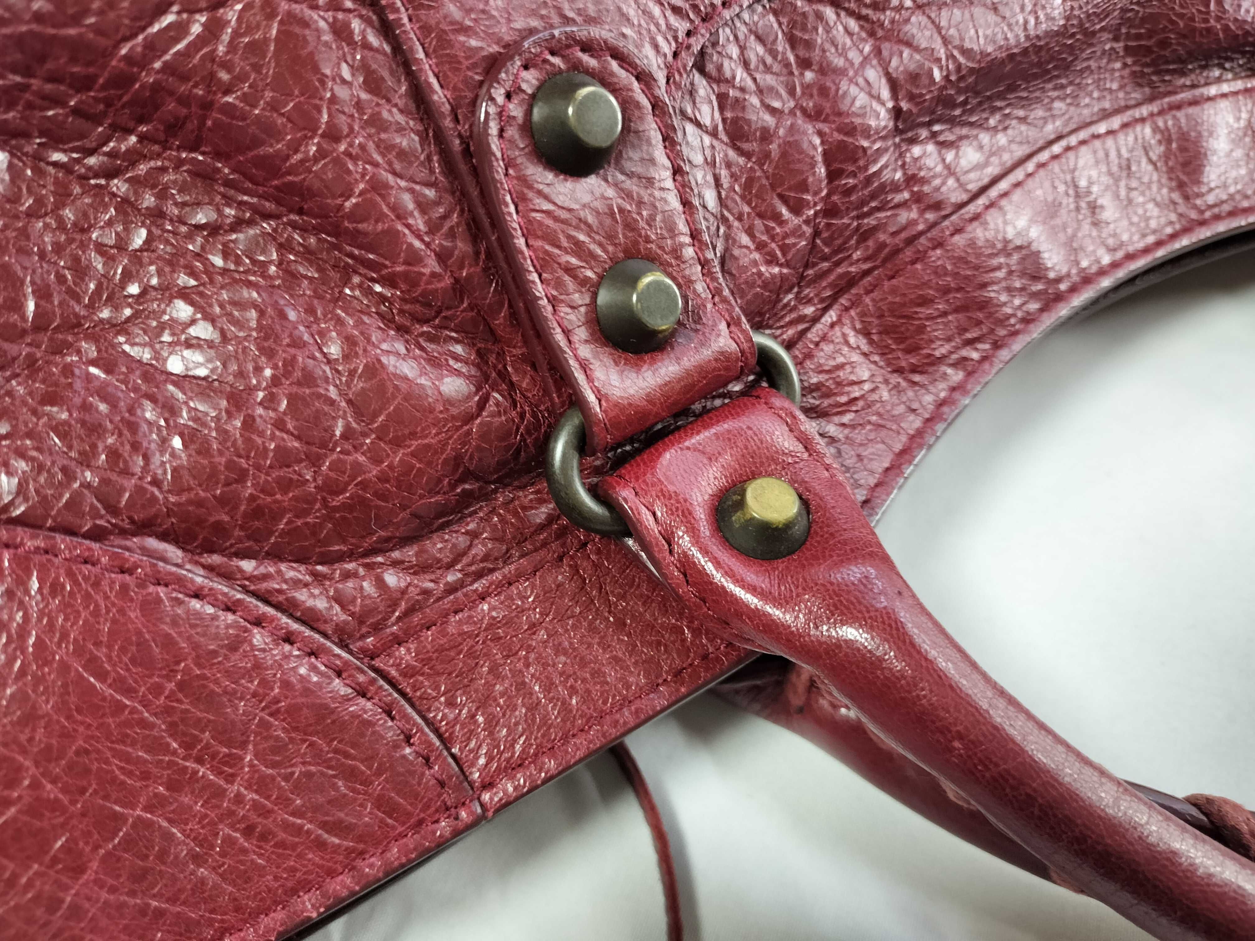 The Giant City Medium Red Shoulder Bag — view 6