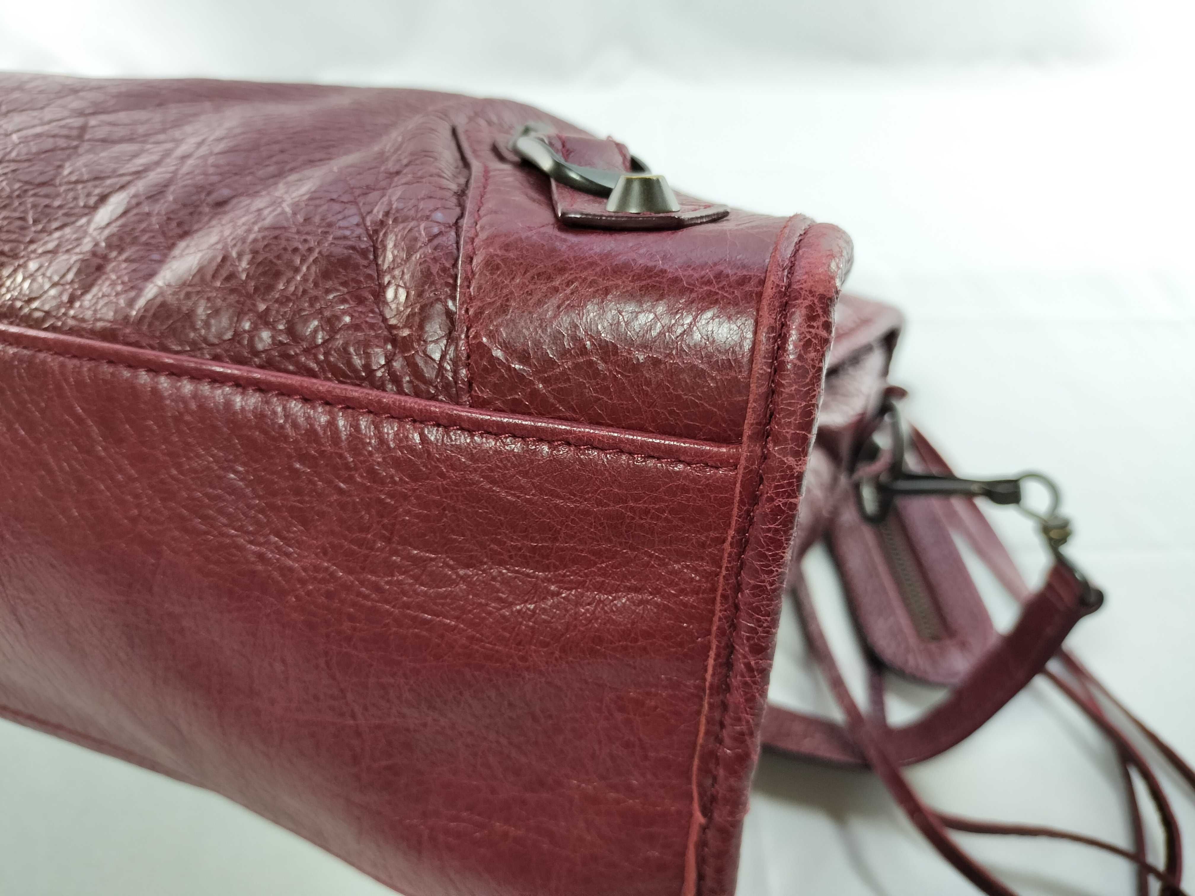 The Giant City Medium Red Shoulder Bag — view 8
