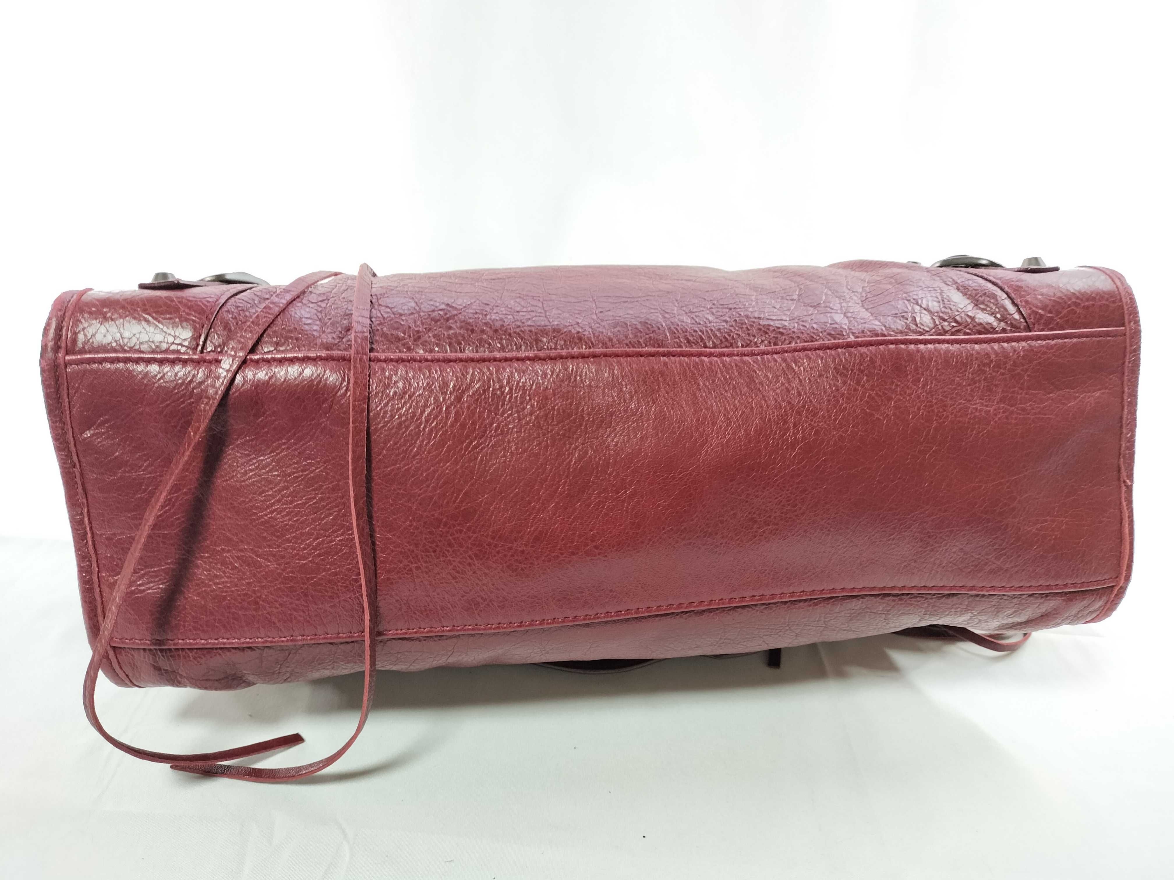 The Giant City Medium Red Shoulder Bag — view 9