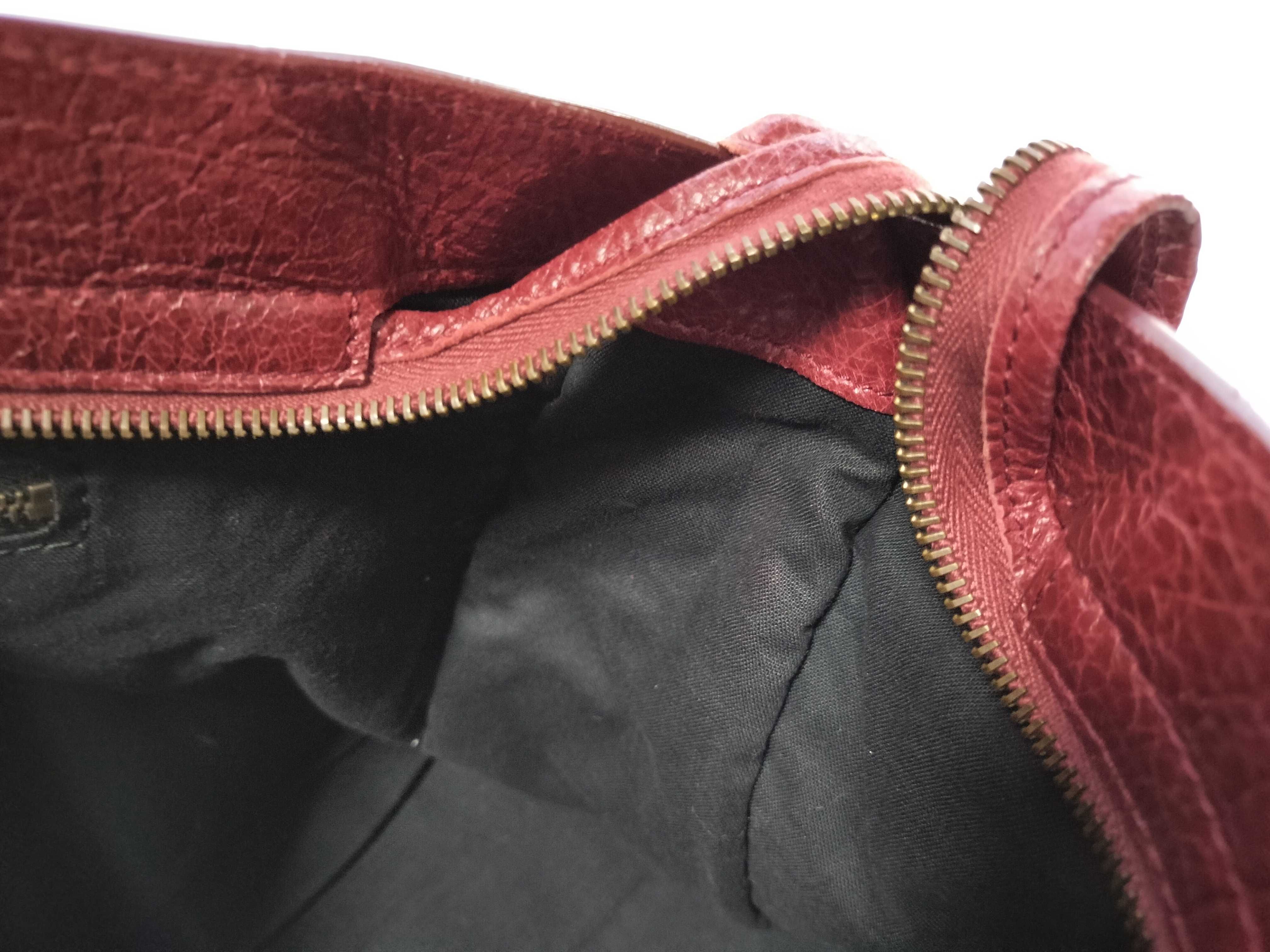 The Giant City Medium Red Shoulder Bag — view 10