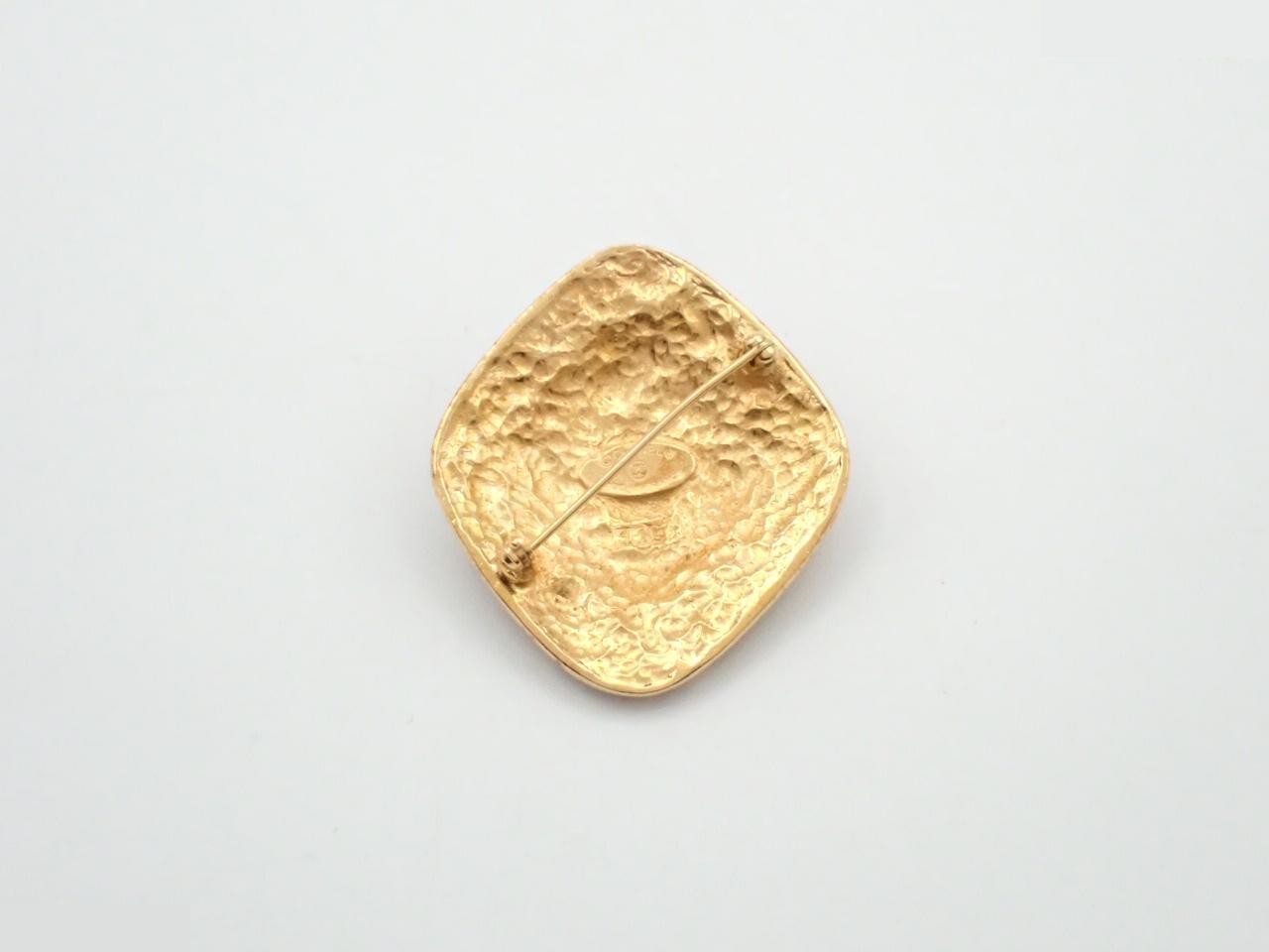 gold — view 2