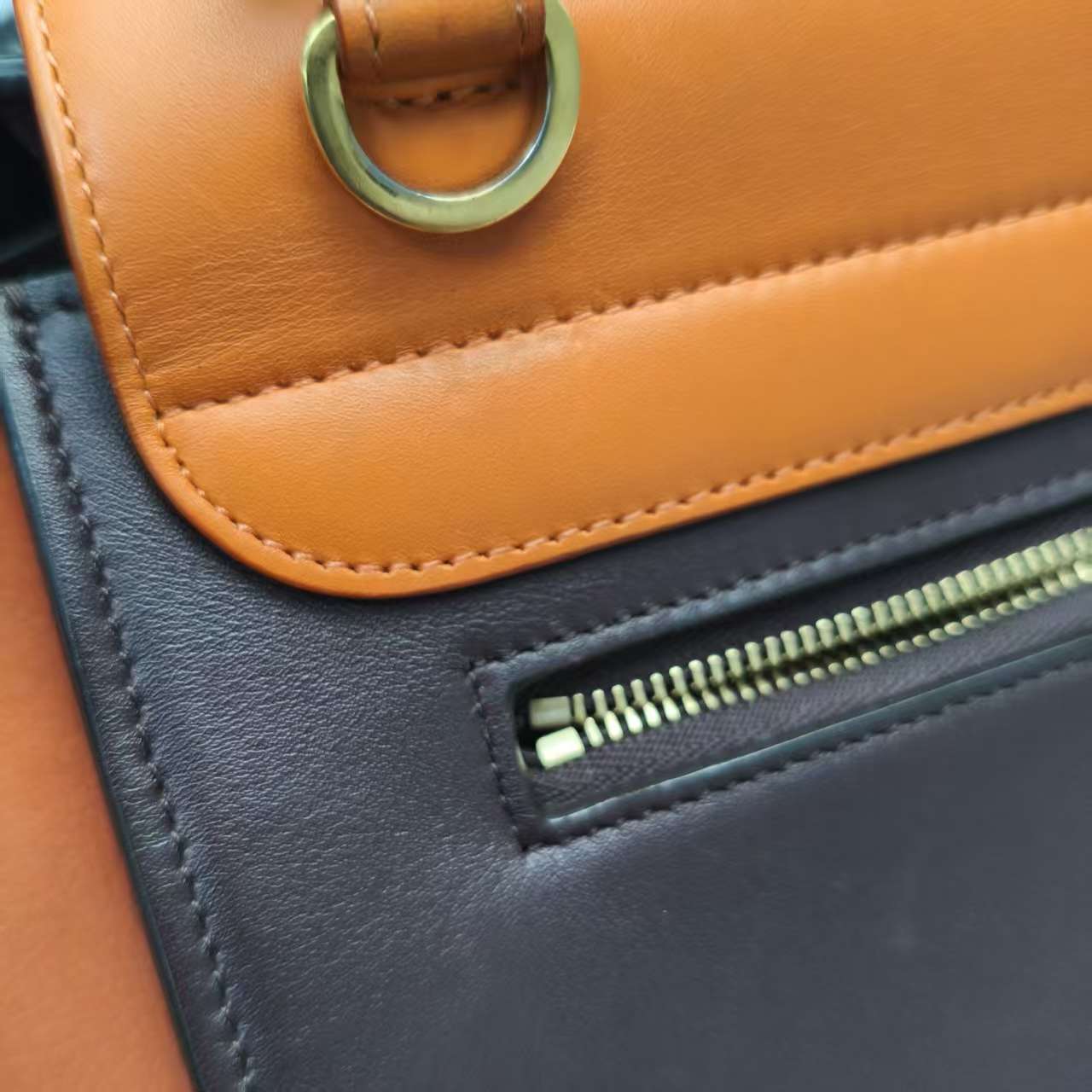 【*Shipped from: China*】CELINE Leather Shoulder Bag — view 15