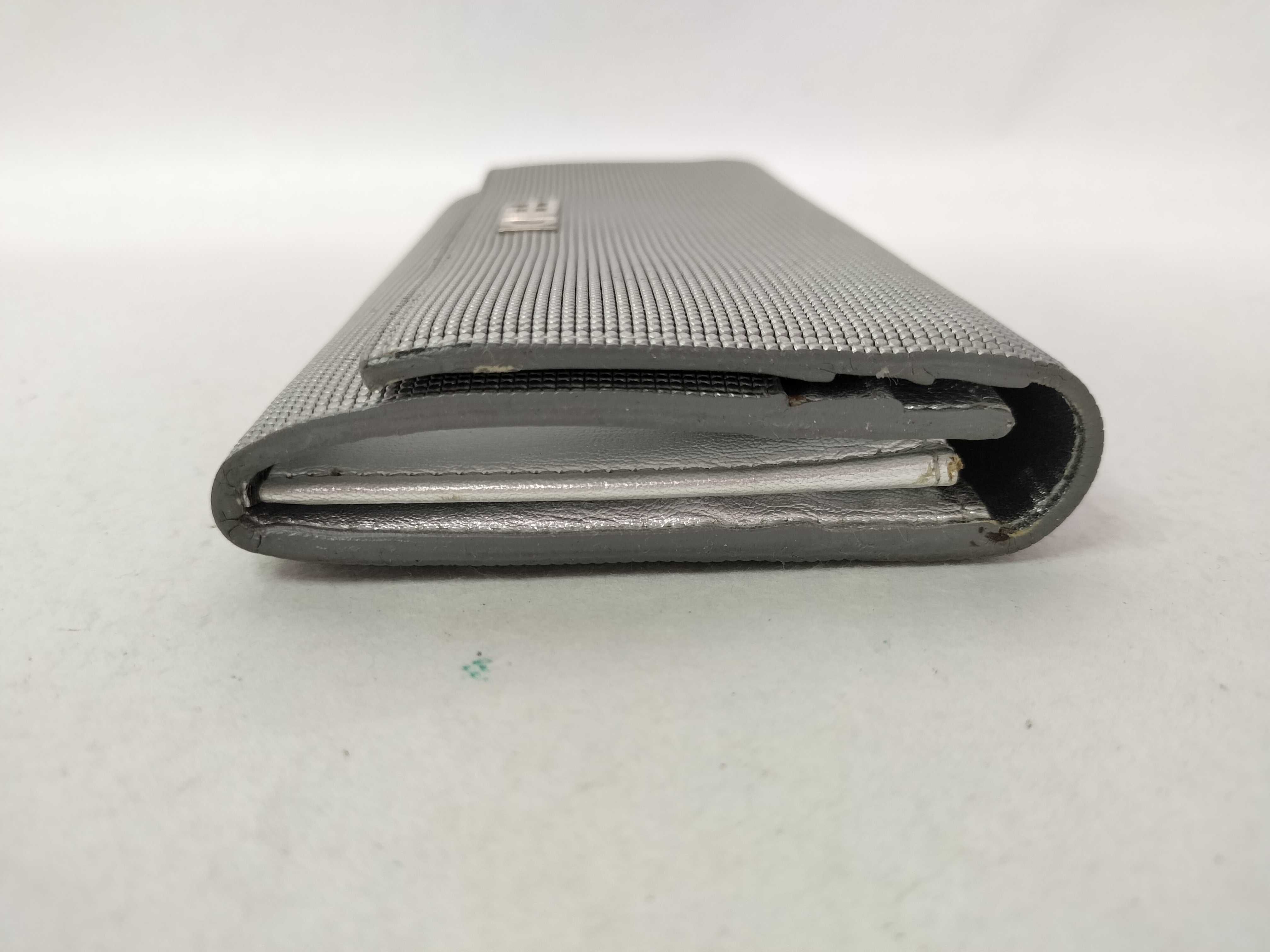 wallet — view 4