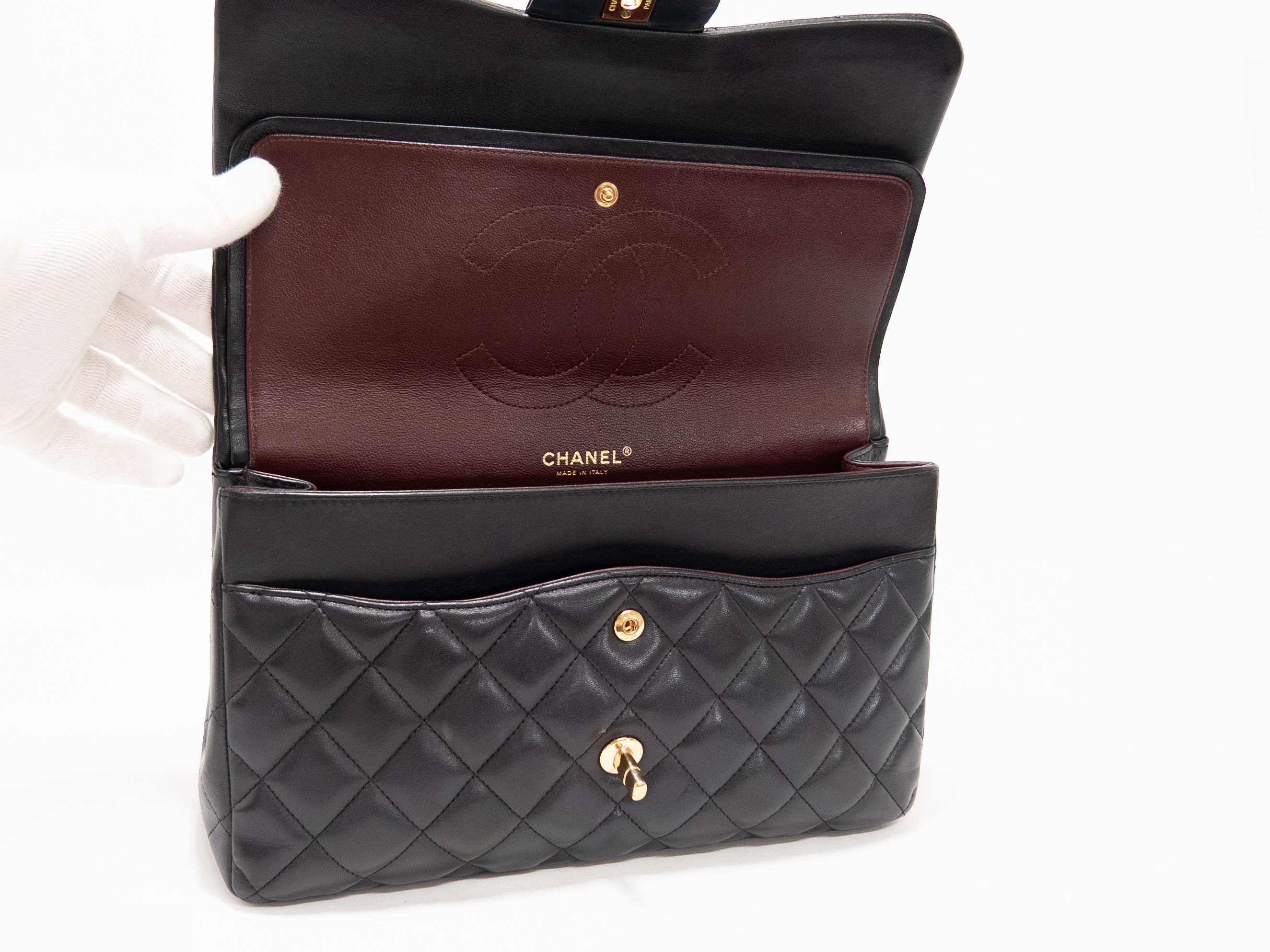 Large Matelassé Seal Double Flap — view 9
