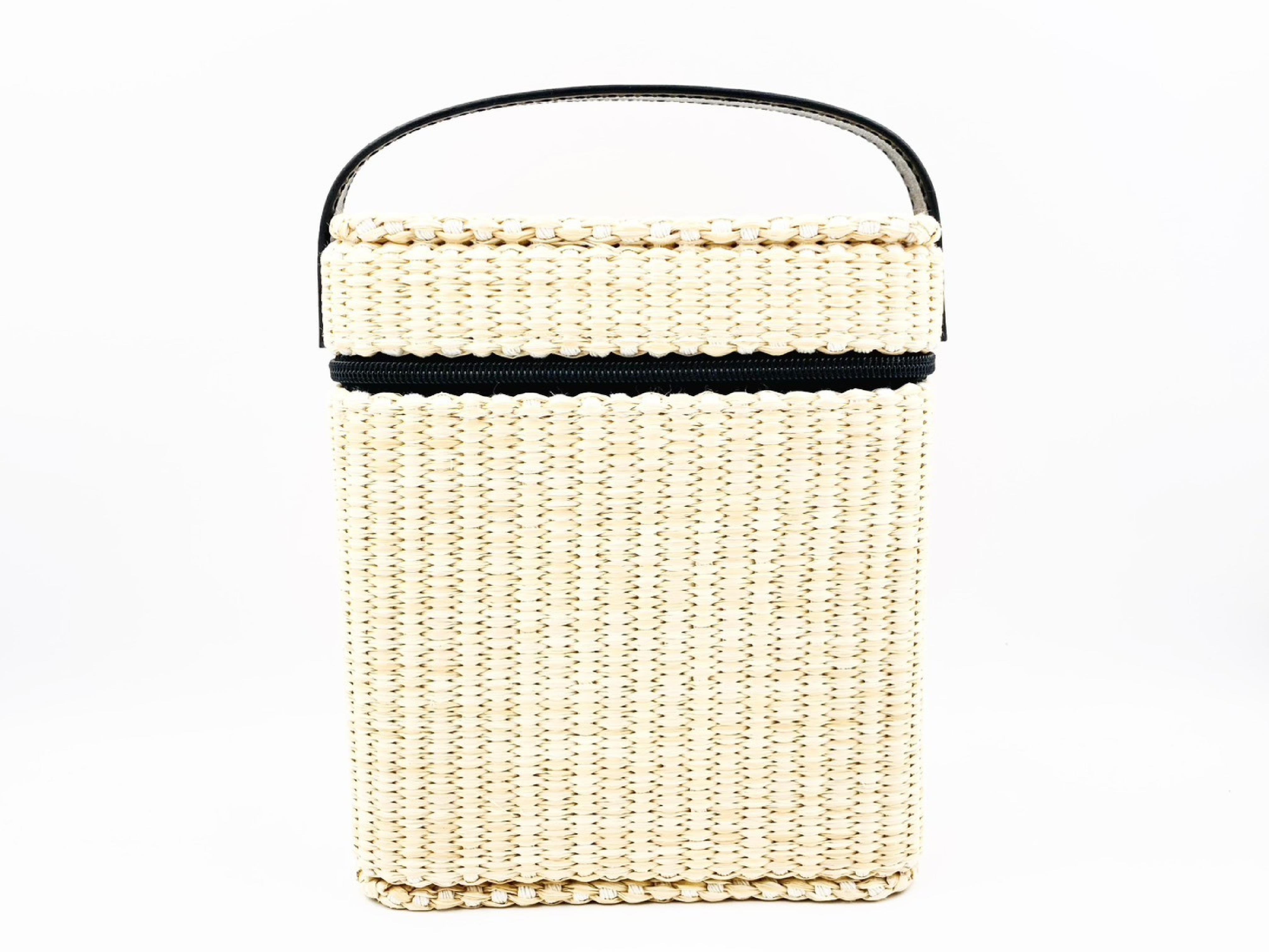 Les Beiges Panier des Essentiels Rattan Straw Basket Bag Mini Vanity Pouch Novelty Vanity Bag
