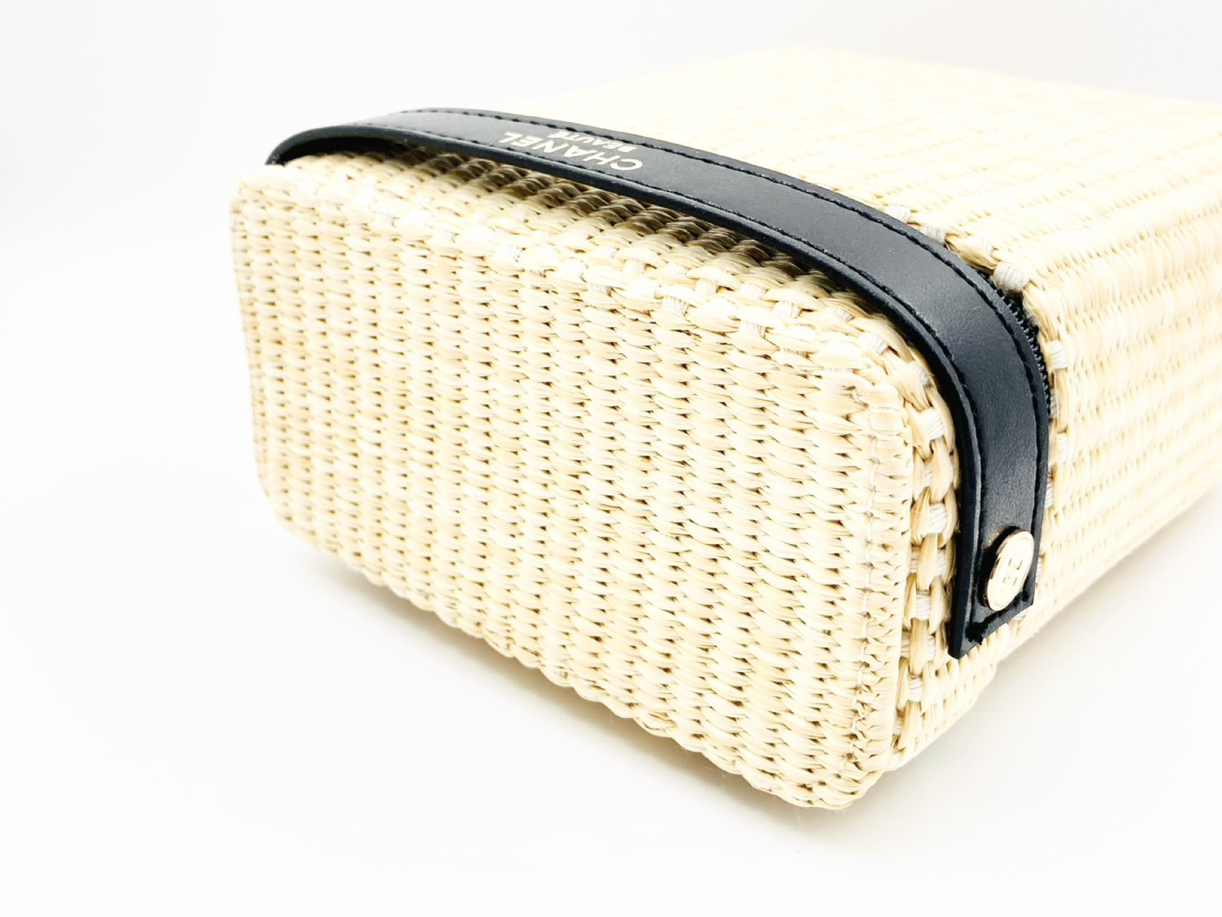 Les Beiges Panier des Essentiels Rattan Straw Basket Bag Mini Vanity Pouch Novelty Vanity Bag — view 4