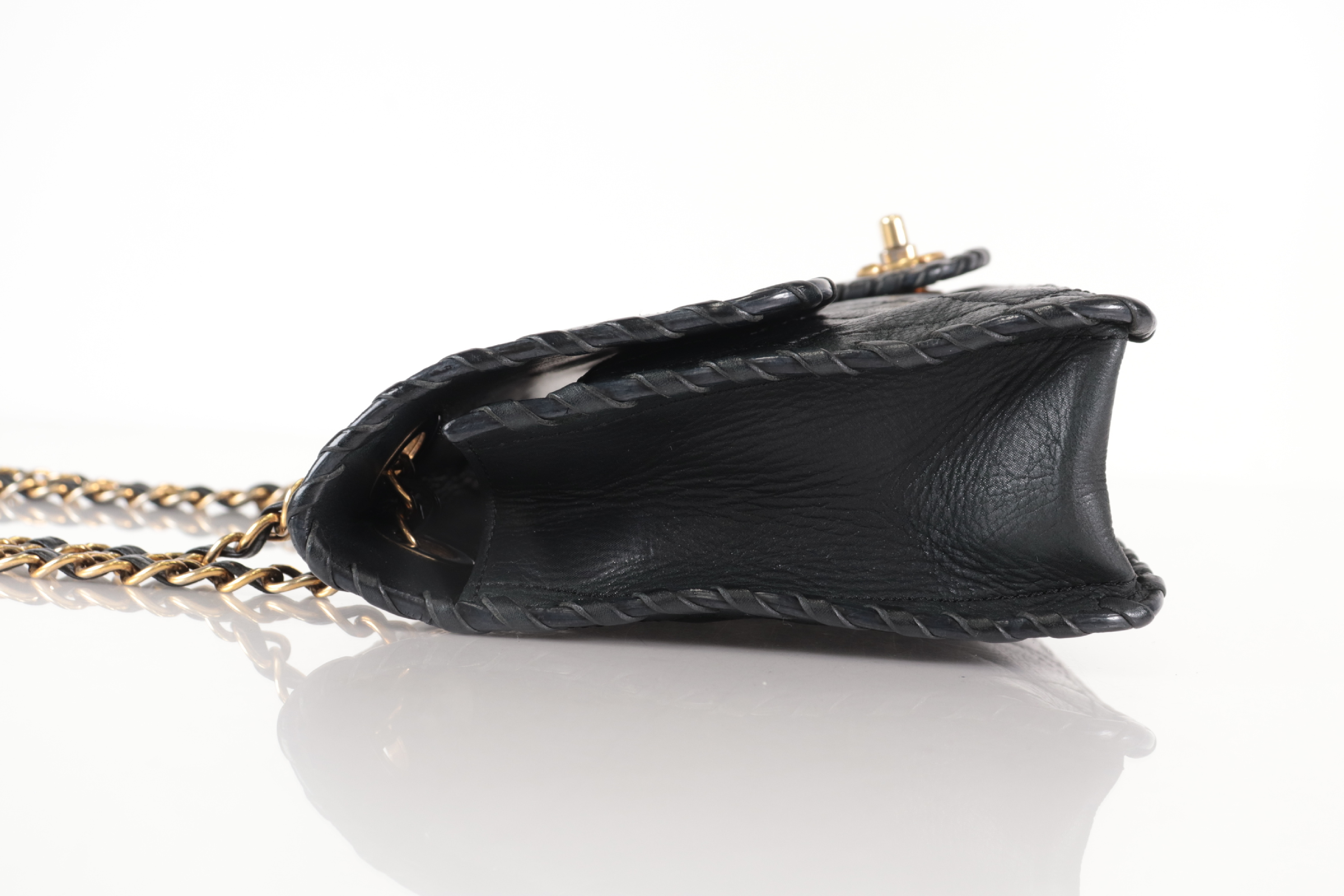 Matelassé Leather Chain Shoulder Bag (Serial Number 22) — view 4