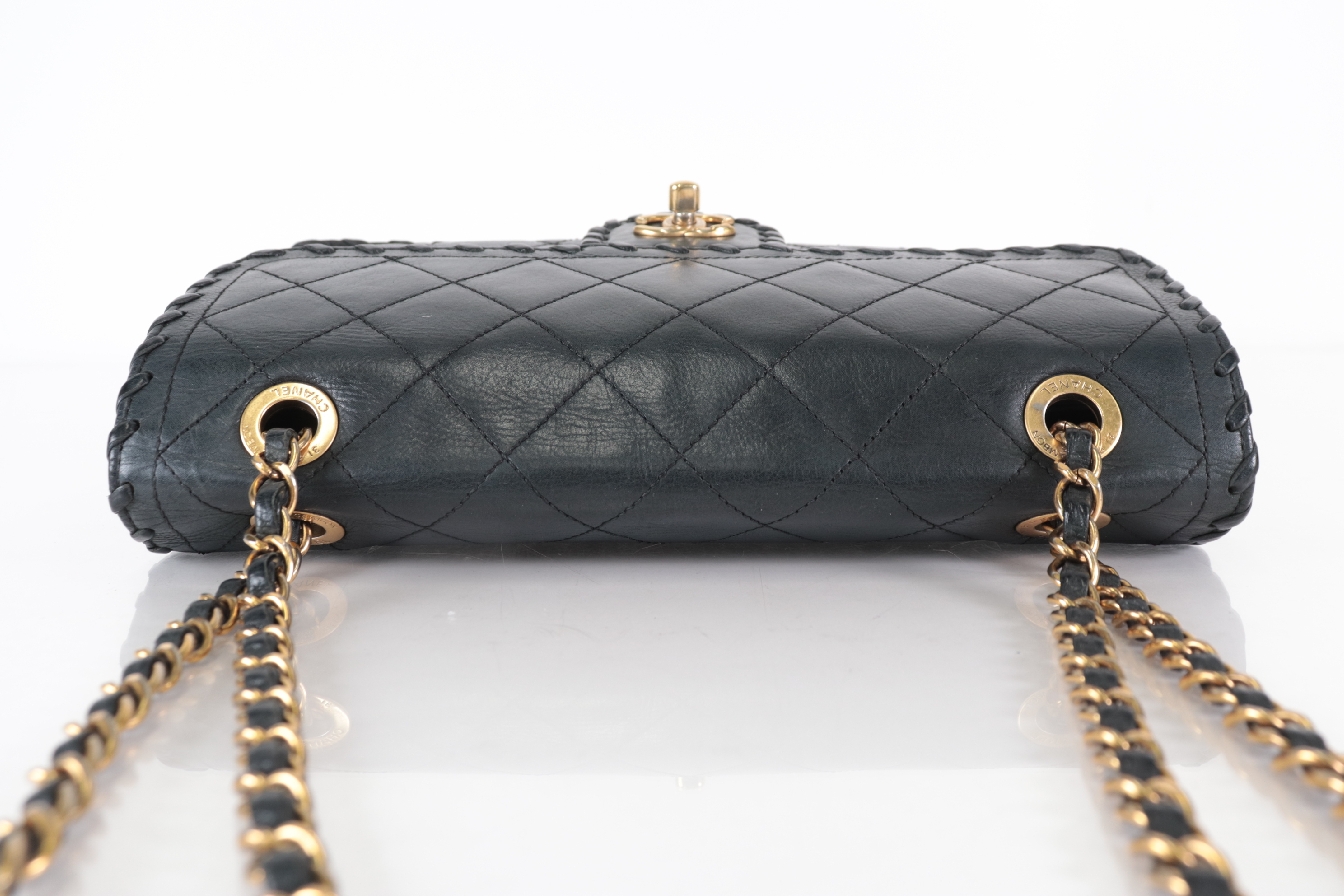 Matelassé Leather Chain Shoulder Bag (Serial Number 22) — view 6