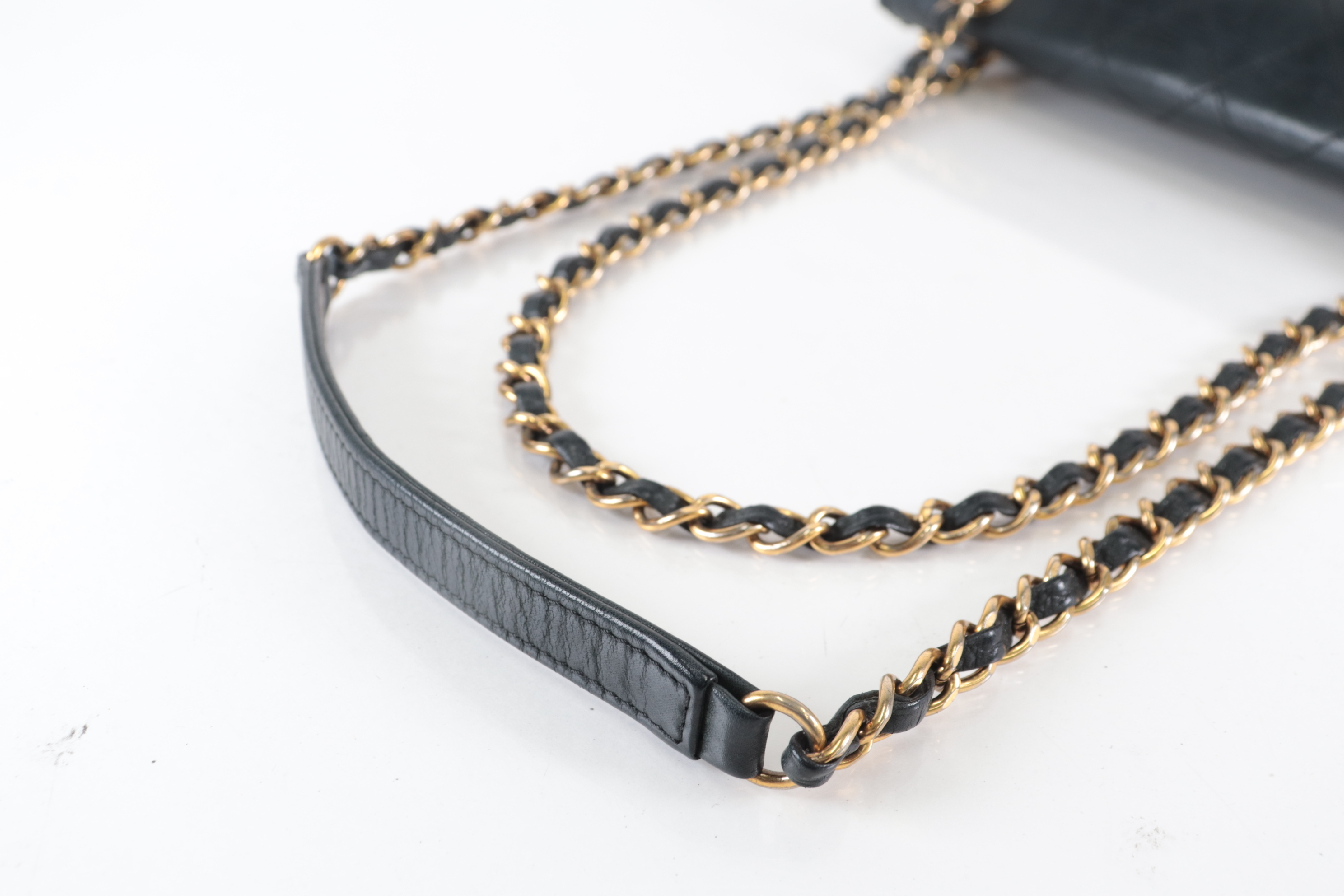 Matelassé Leather Chain Shoulder Bag (Serial Number 22) — view 8