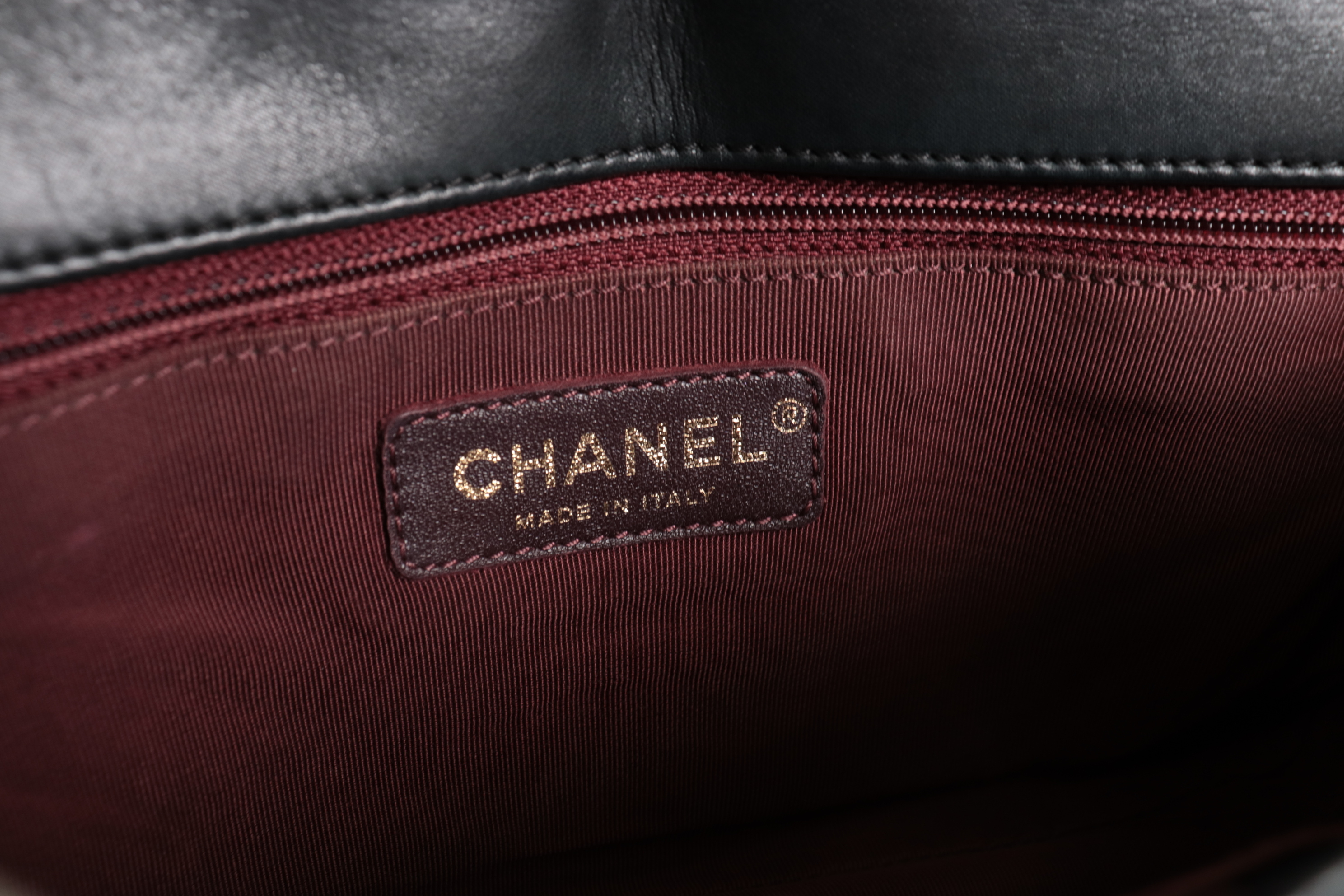 Matelassé Leather Chain Shoulder Bag (Serial Number 22) — view 9