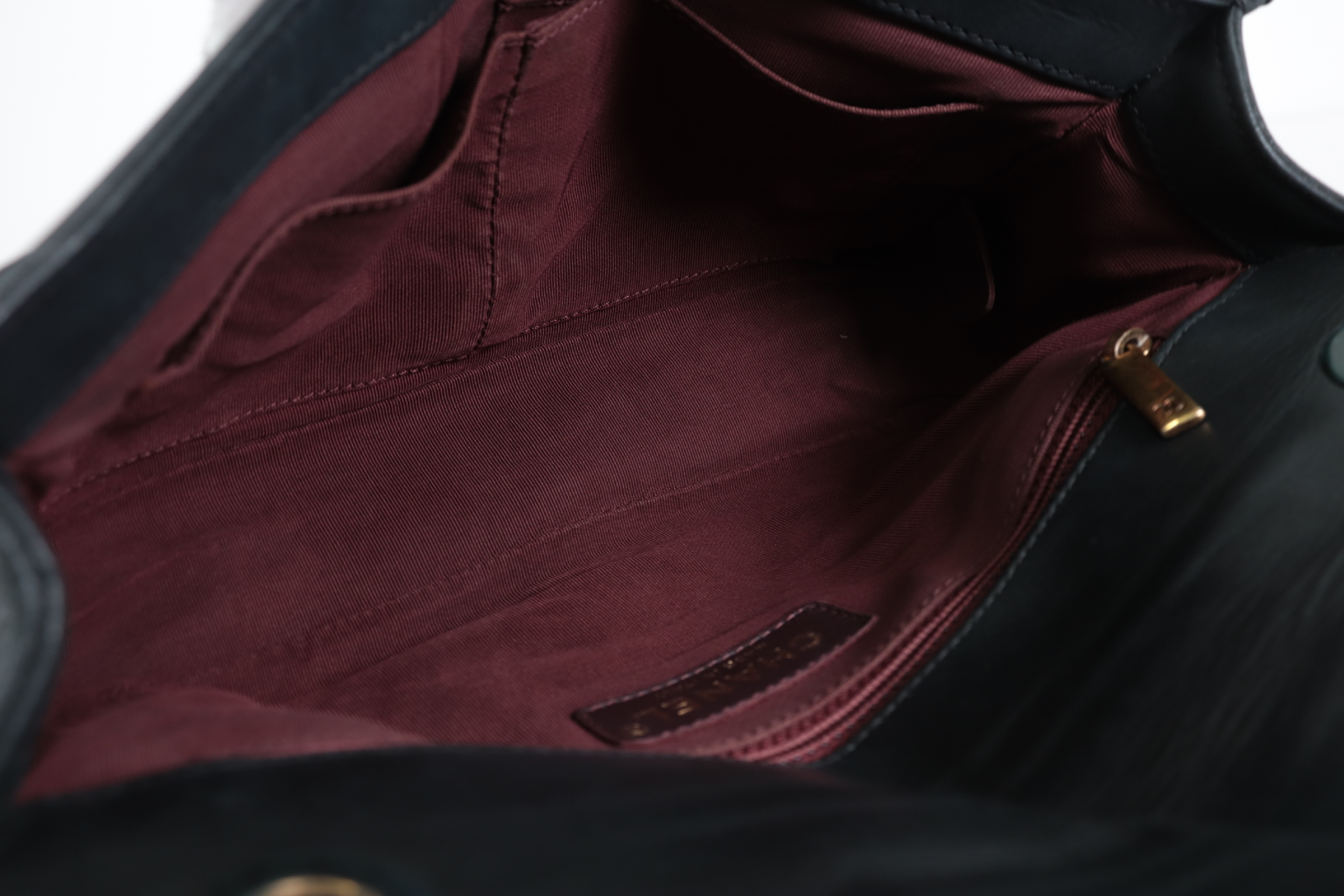 Matelassé Leather Chain Shoulder Bag (Serial Number 22) — view 10