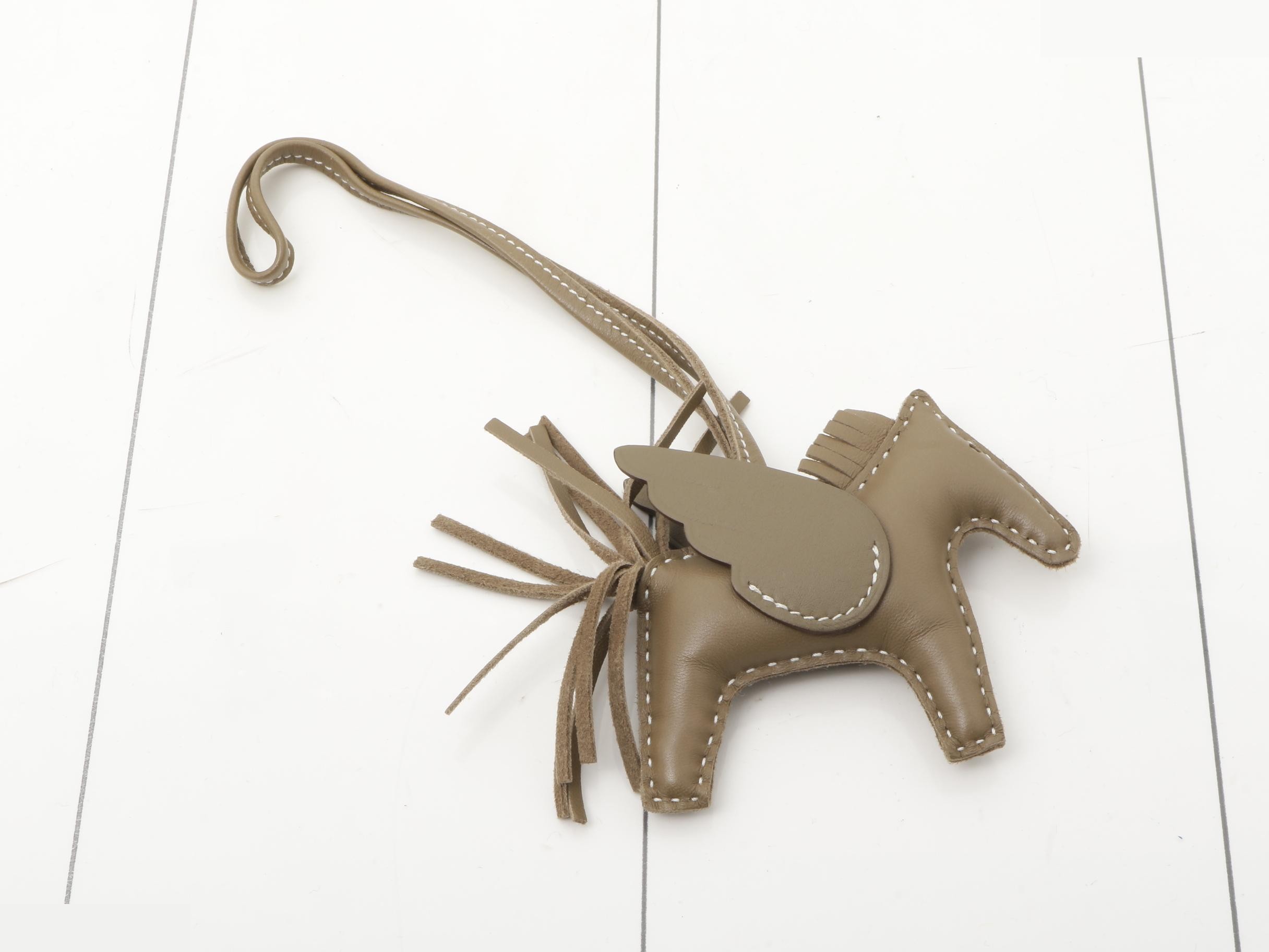 Charm: Rodeo Pegasus — view 2