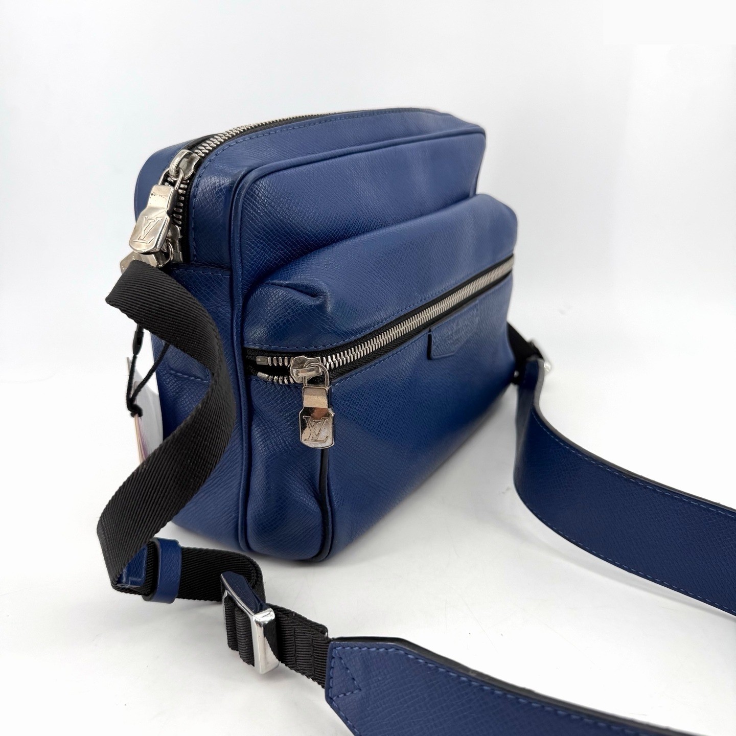 Outdoor Messenger Bag — view 3