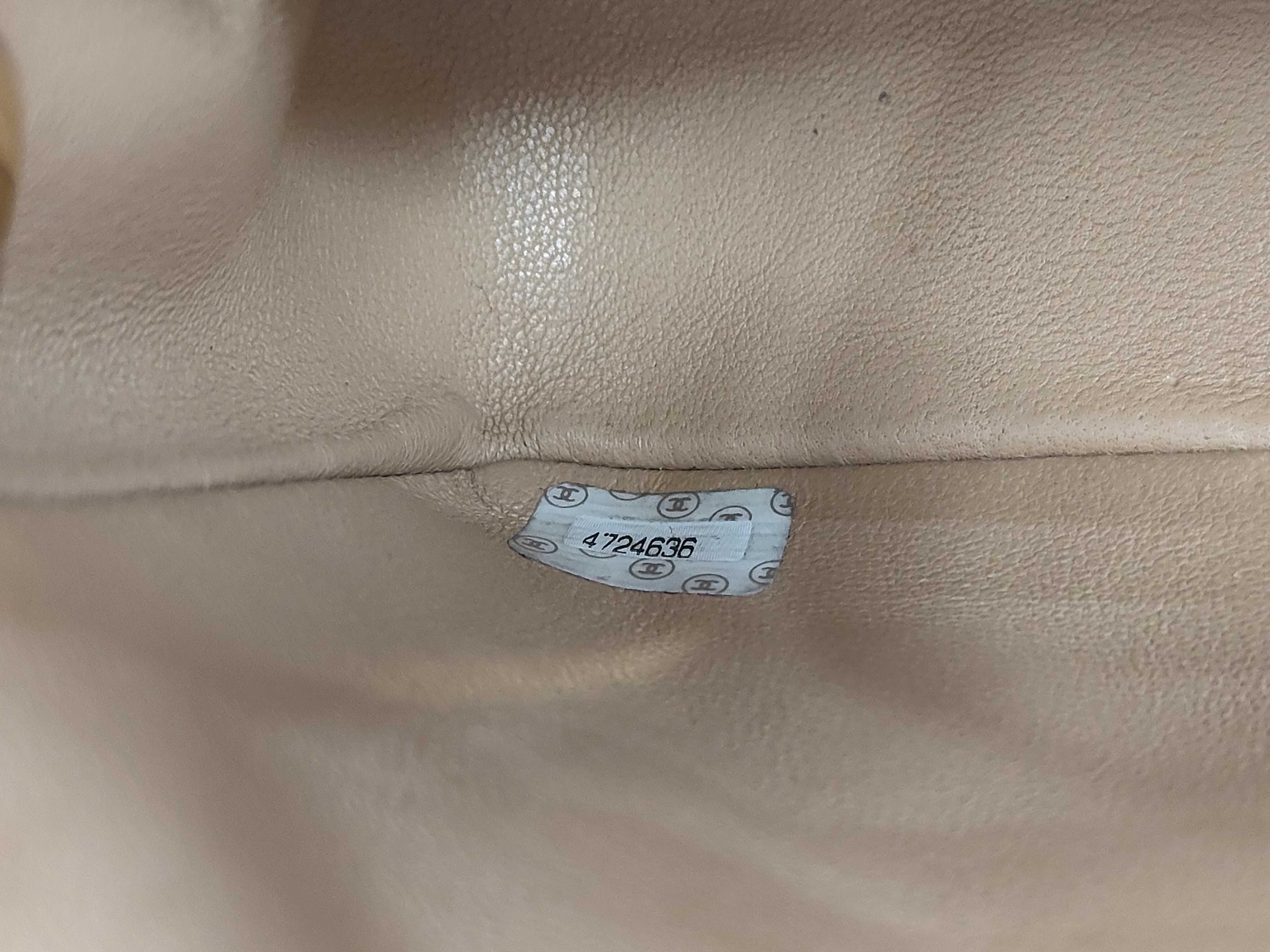 Diana Lambskin Diana 22 Beige Shoulder Bag — view 11