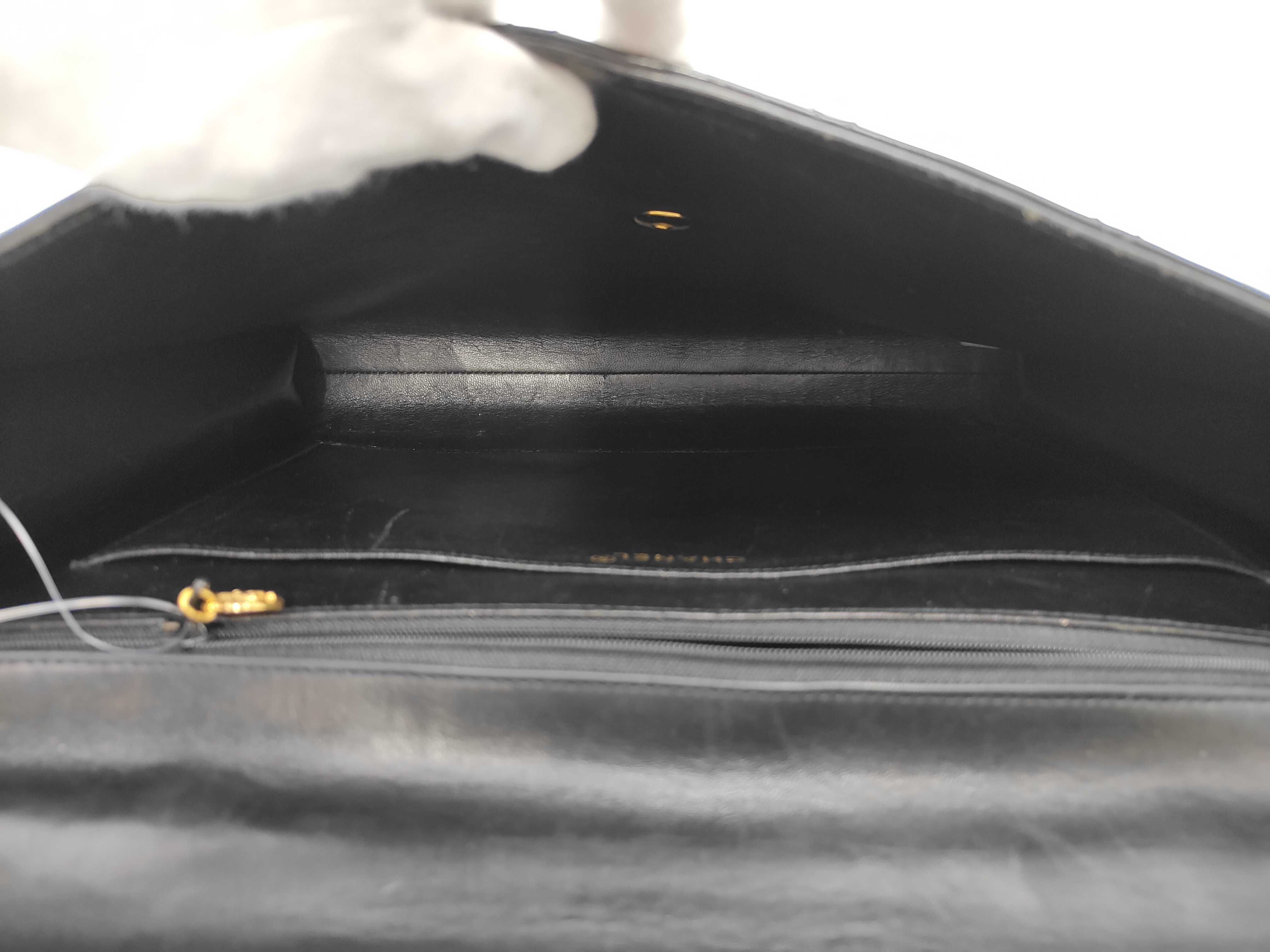 Chanel handbag — view 9