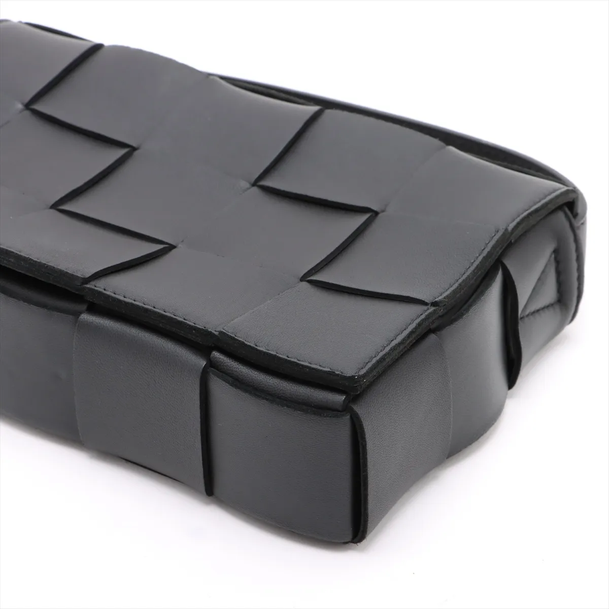 Maxi Intrecciato Cassette Leather Shoulder Bag Black — view 3