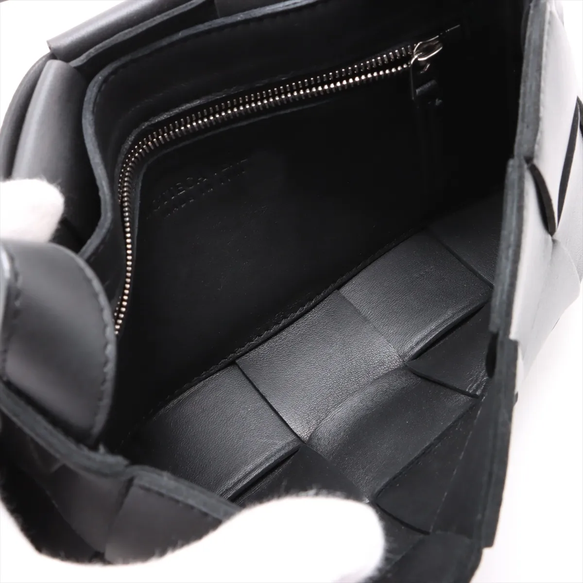 Maxi Intrecciato Cassette Leather Shoulder Bag Black — view 6