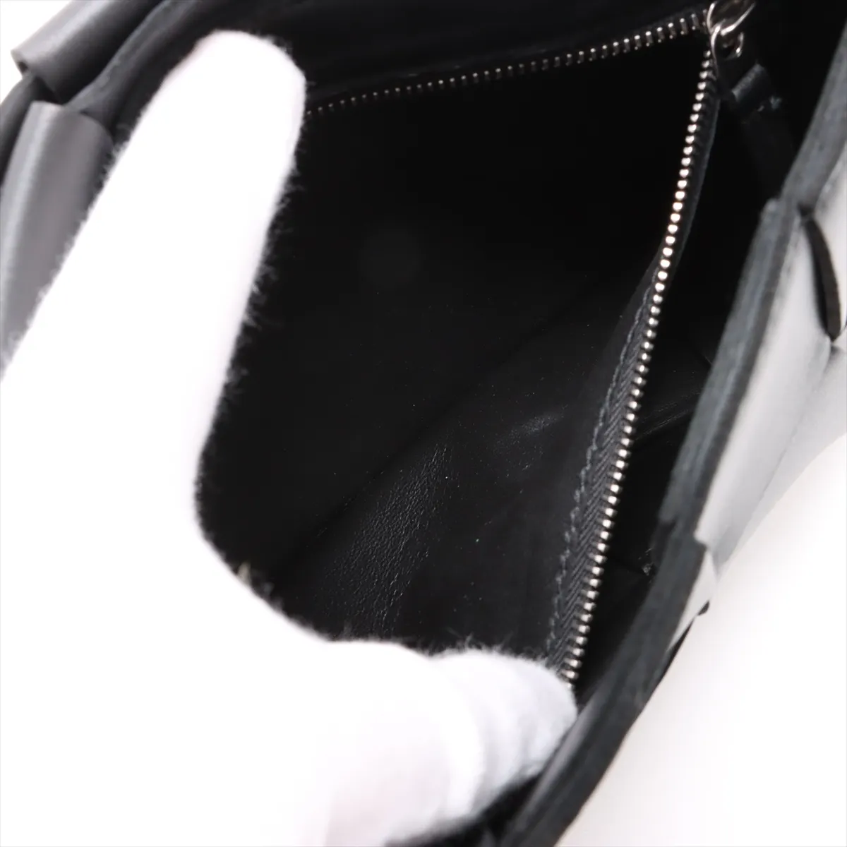 Maxi Intrecciato Cassette Leather Shoulder Bag Black — view 7