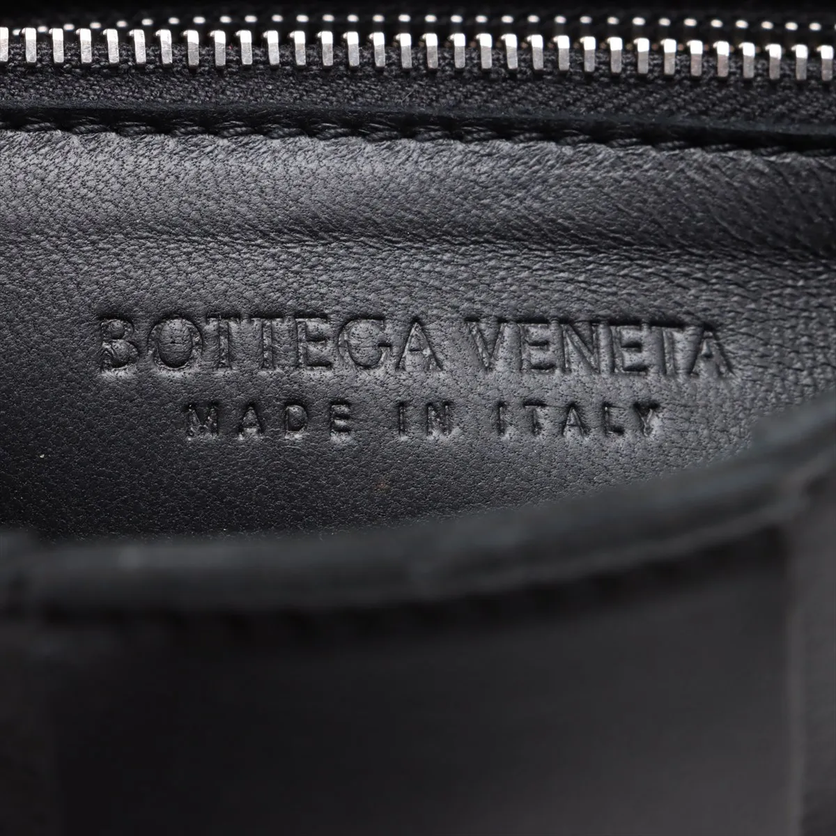 Maxi Intrecciato Cassette Leather Shoulder Bag Black — view 8