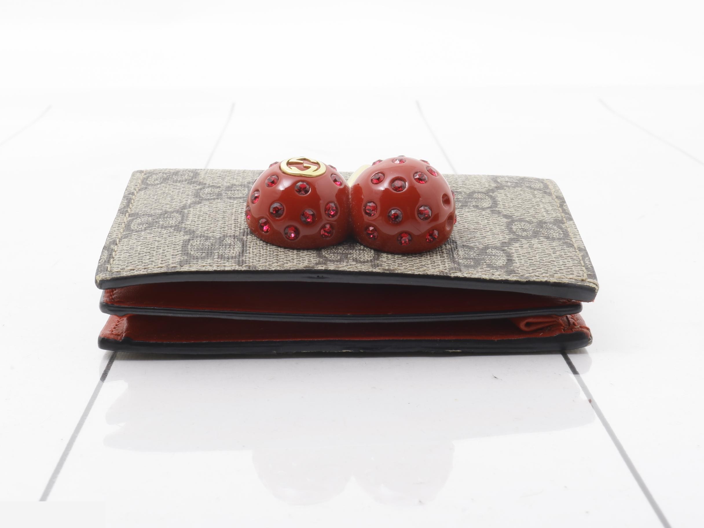 wallet — view 3