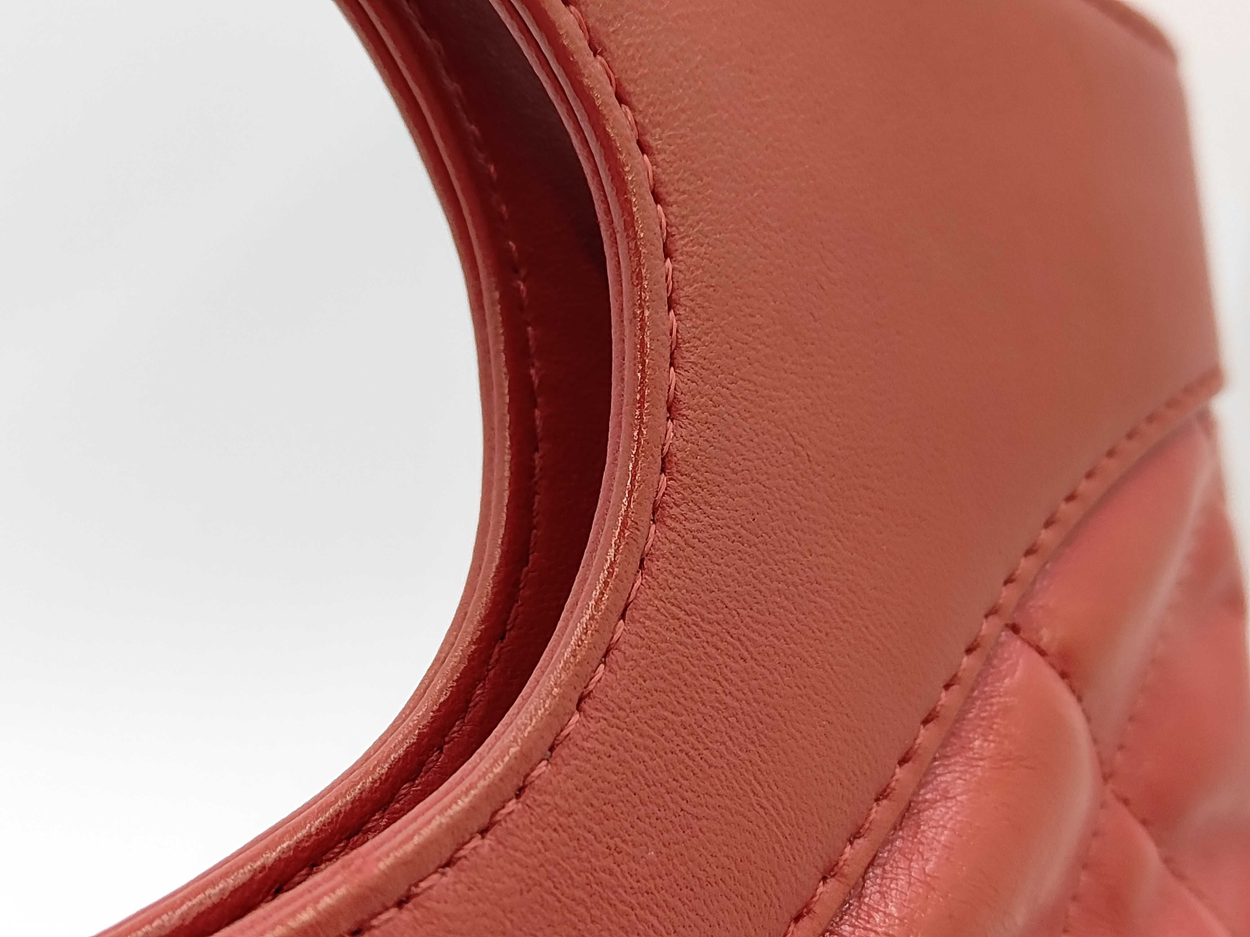 31 Matelassé Shoulder Bag/Handbag — view 3