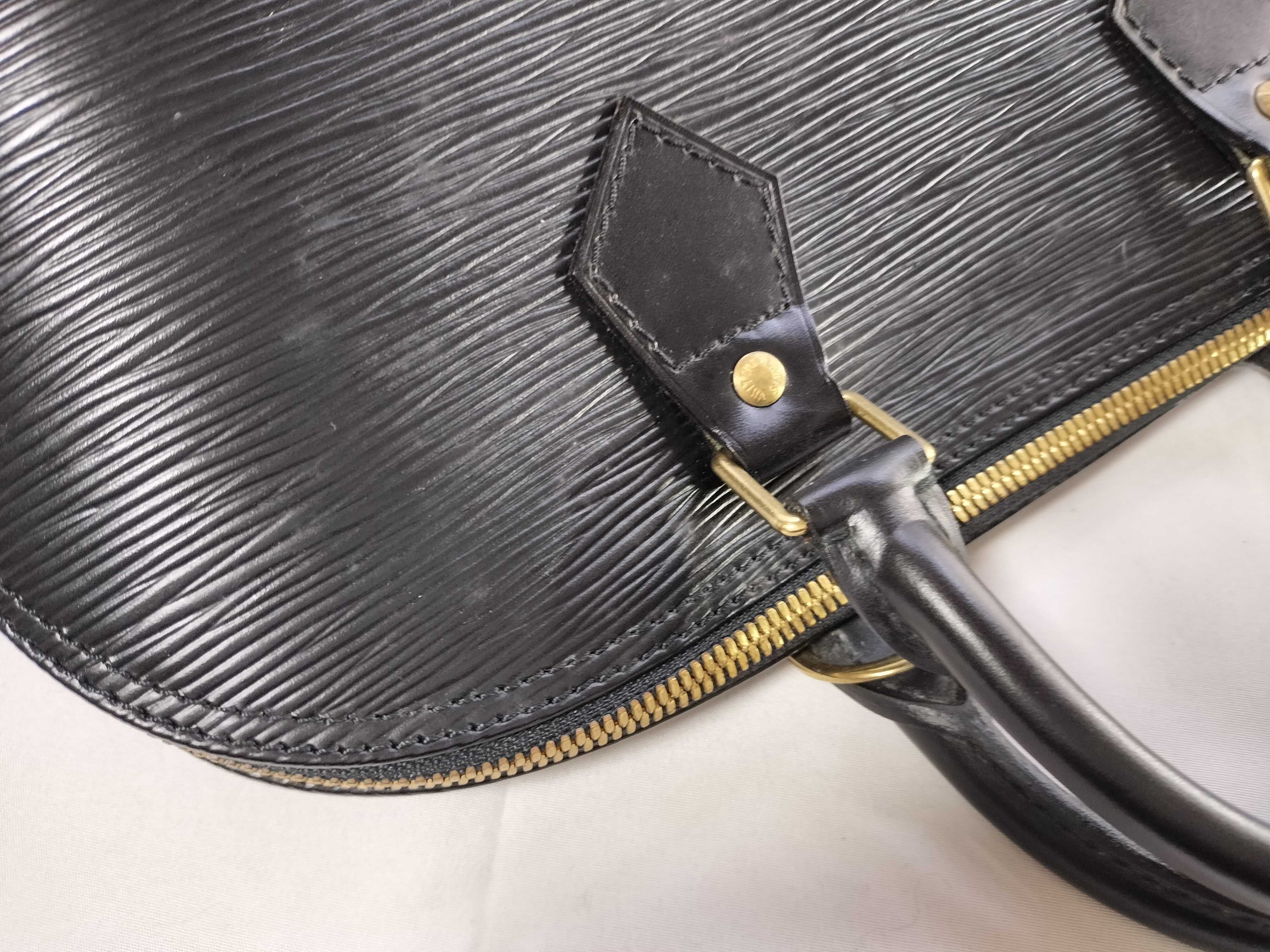 Epi Alma PM Black Handbag — view 5