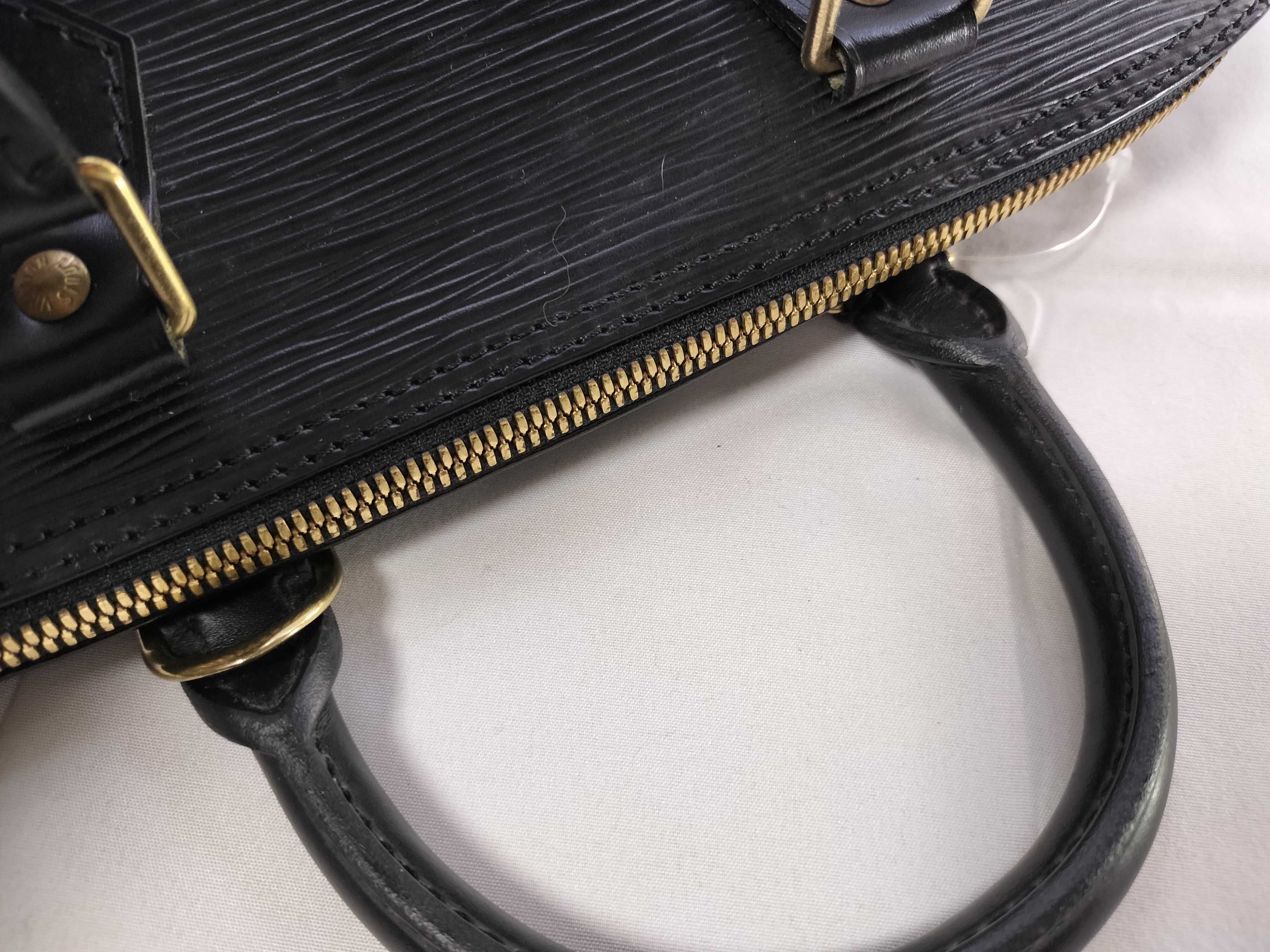 Epi Alma PM Black Handbag — view 6