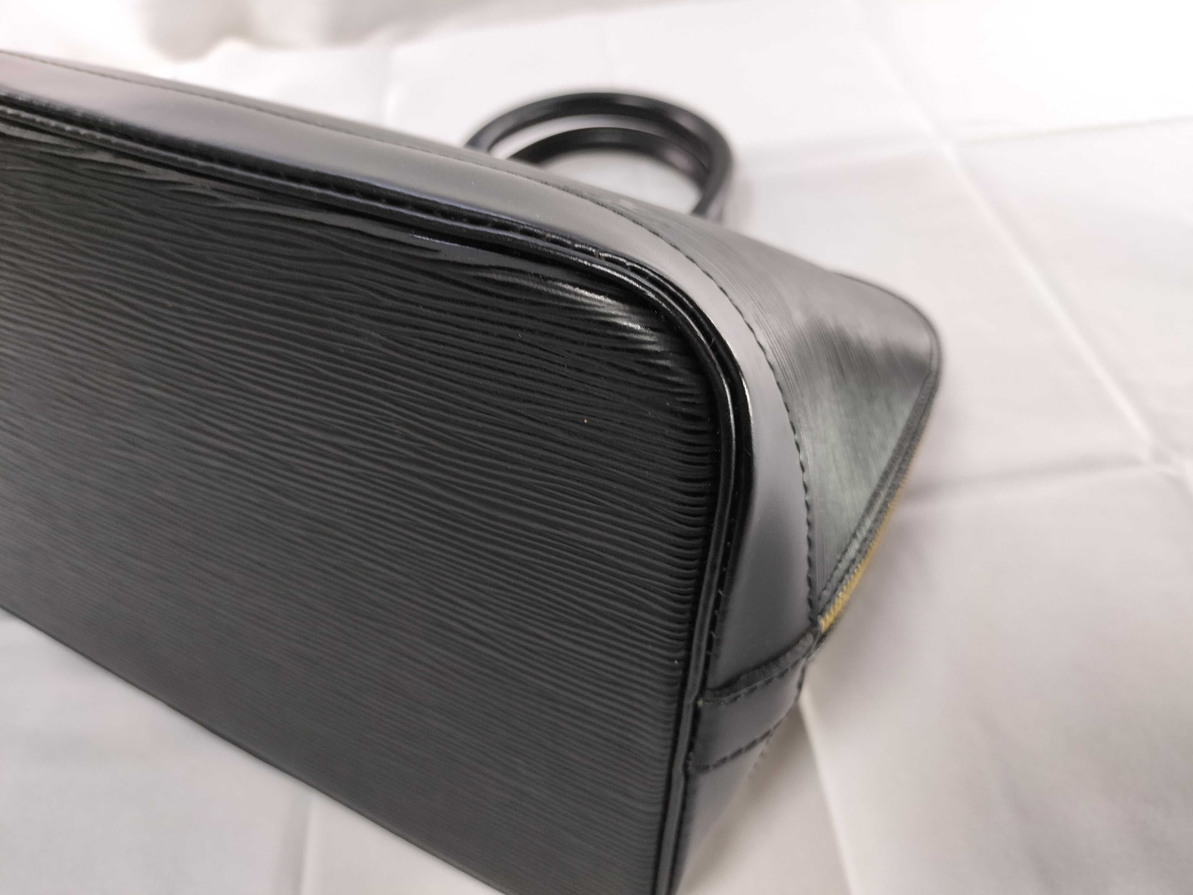 Epi Alma PM Black Handbag — view 7