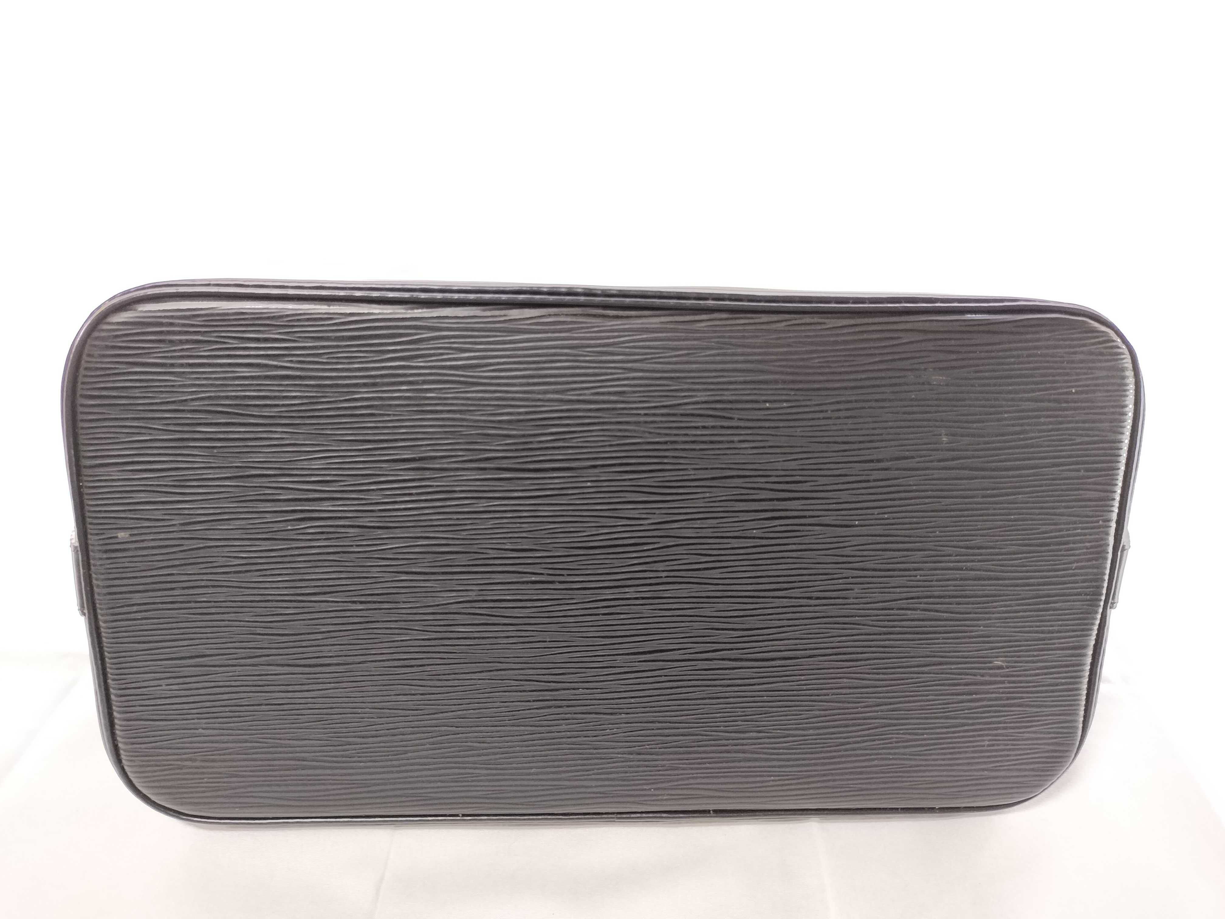 Epi Alma PM Black Handbag — view 8