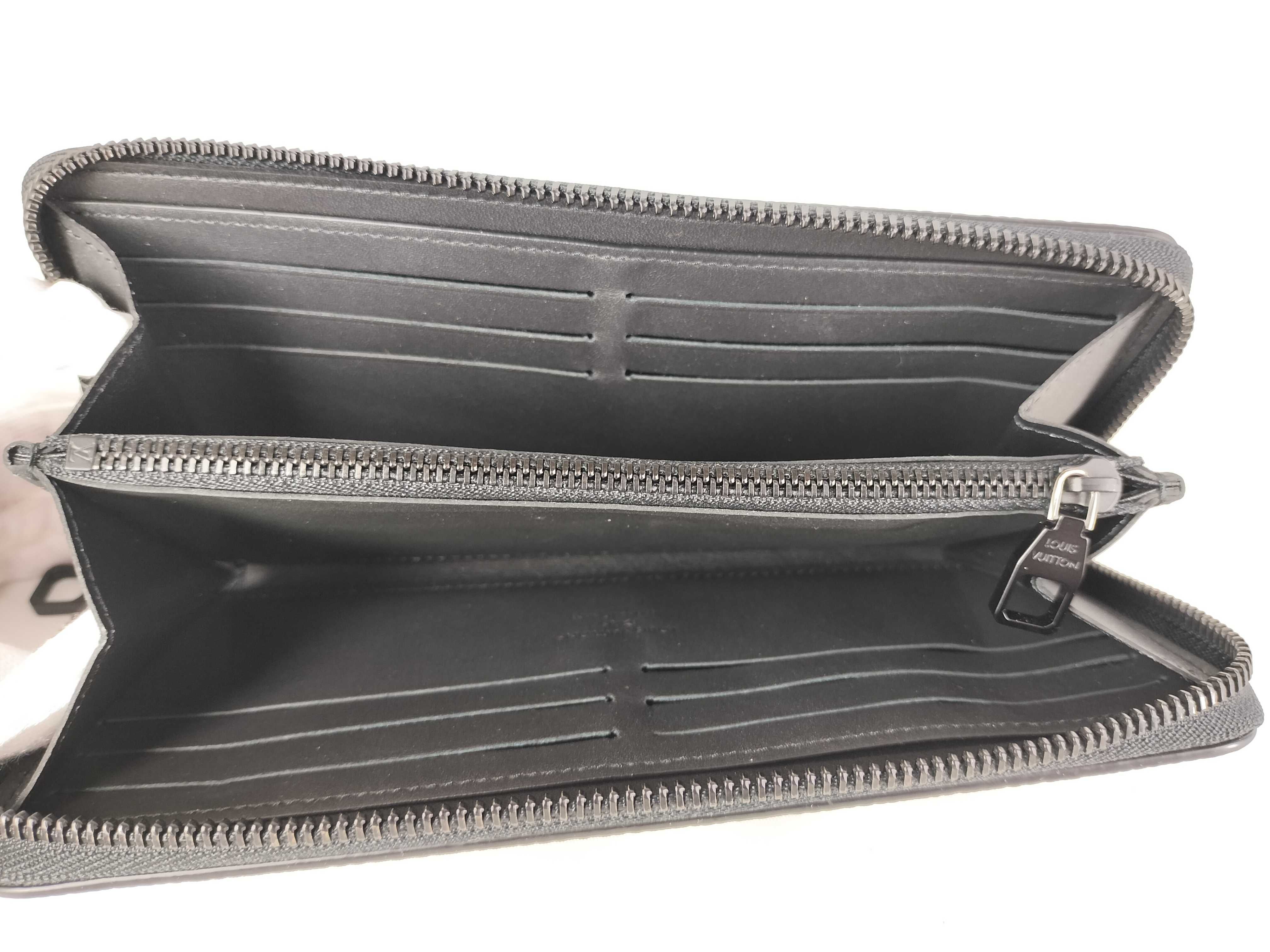 M25959 Zippy Wallet Horizontal Wallet — view 7