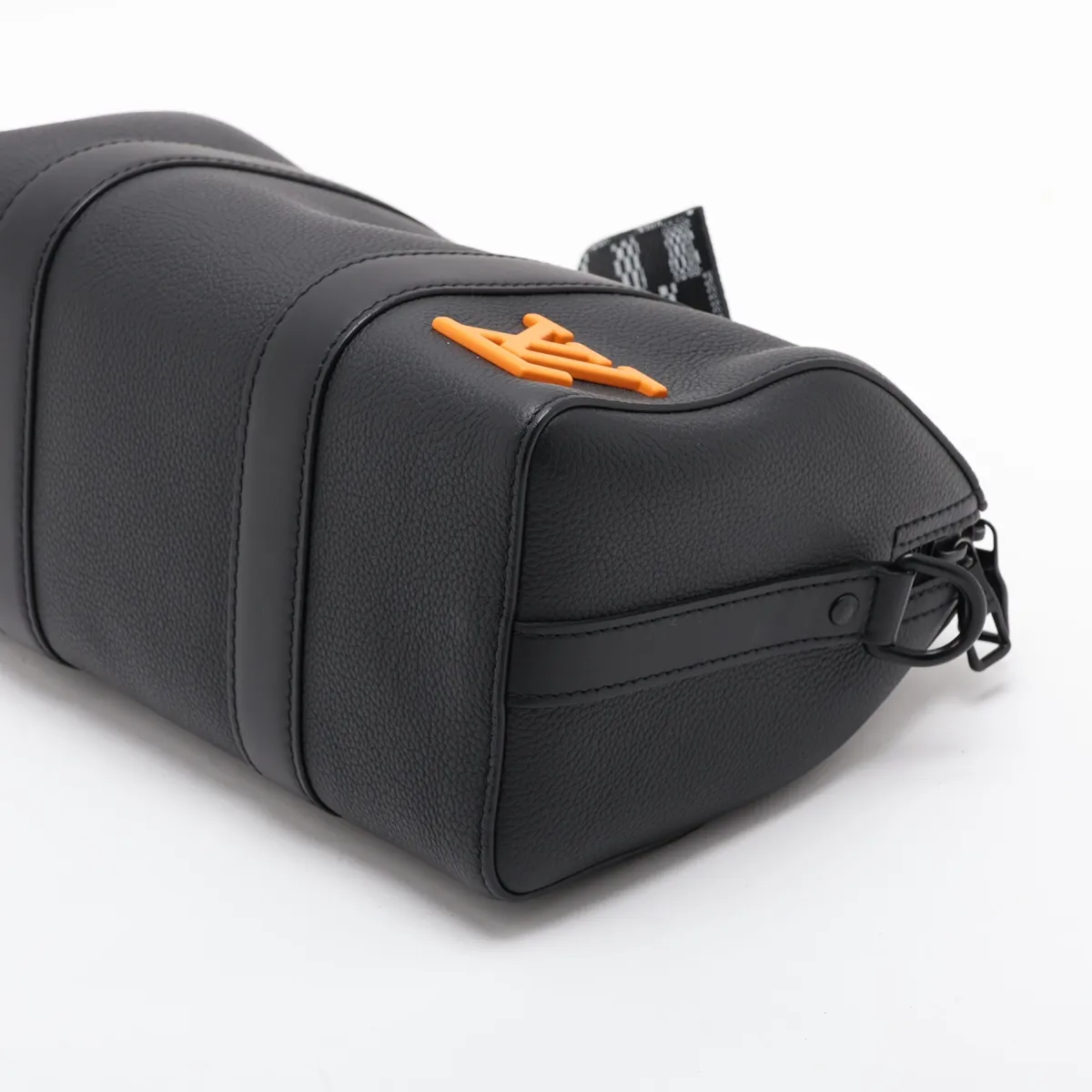 Damier Distorted City Keepall M57417, serial number unknown, black. — view 3