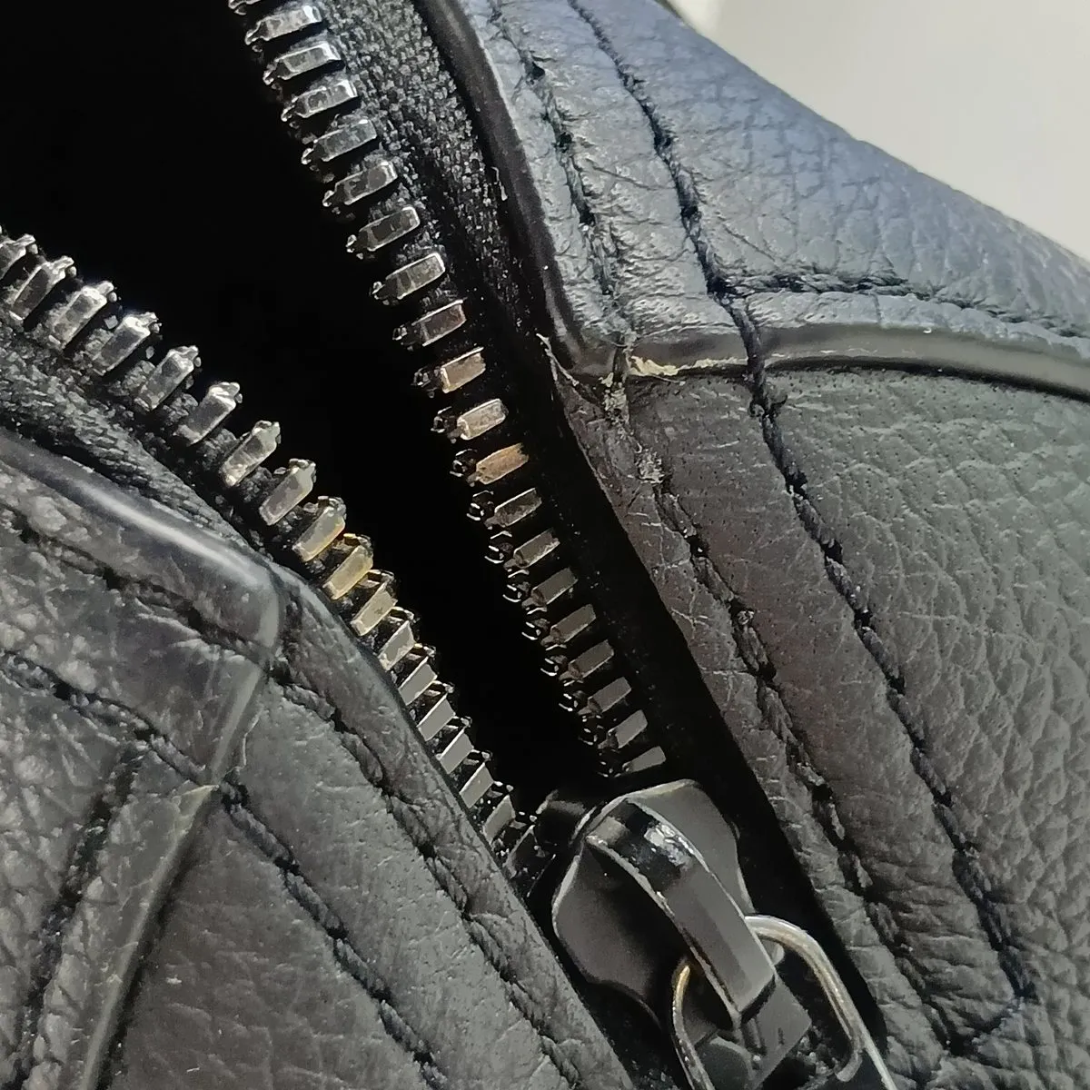 Damier Distorted City Keepall M57417, serial number unknown, black. — view 10