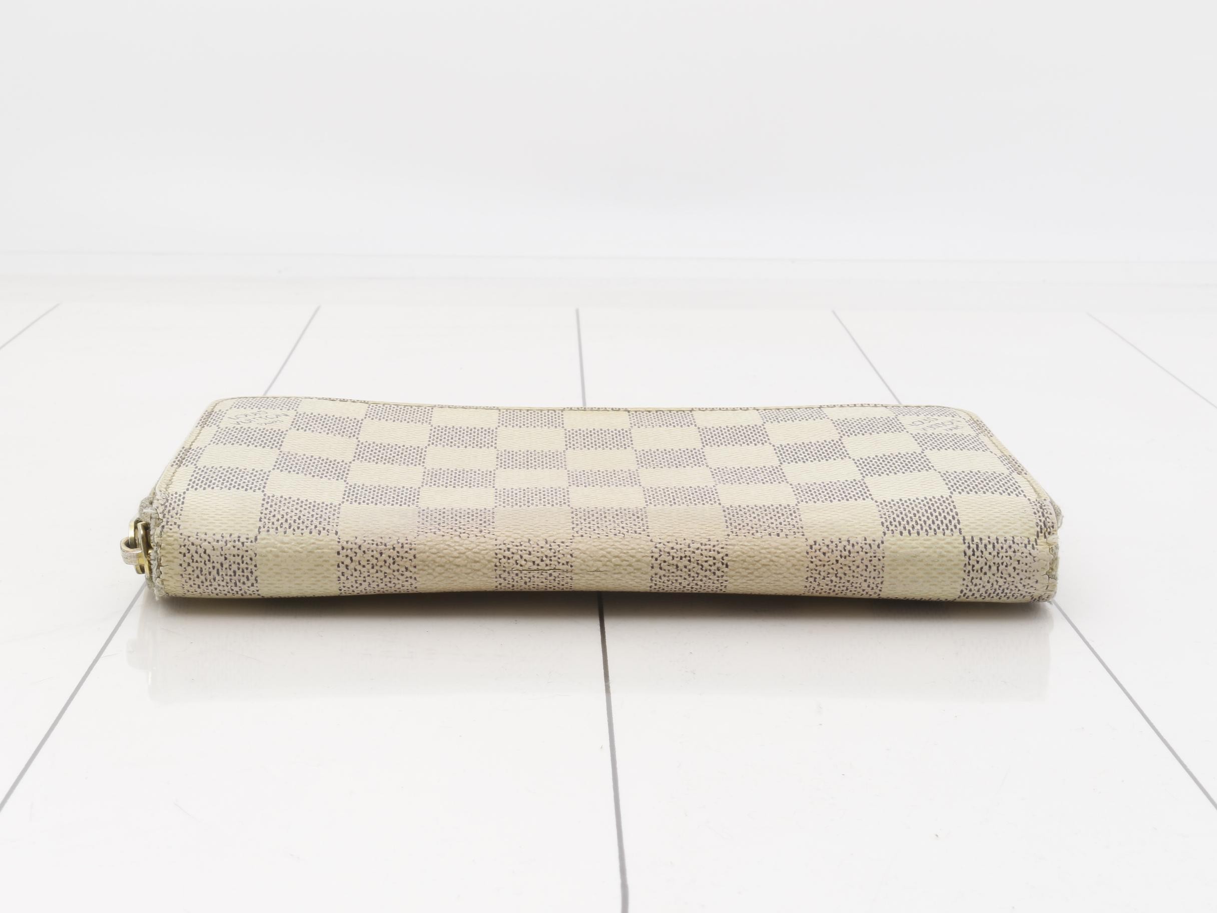Damier Azur Zippy Wallet - Round Zipper Long Wallet — view 3