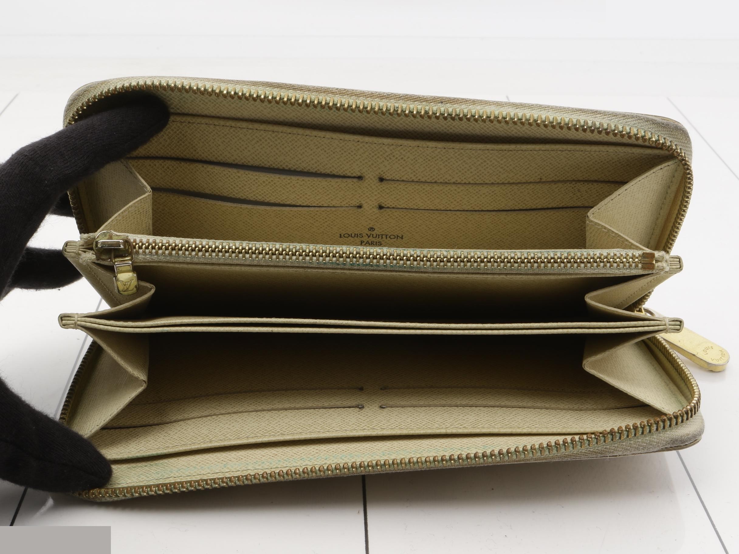 Damier Azur Zippy Wallet - Round Zipper Long Wallet — view 4