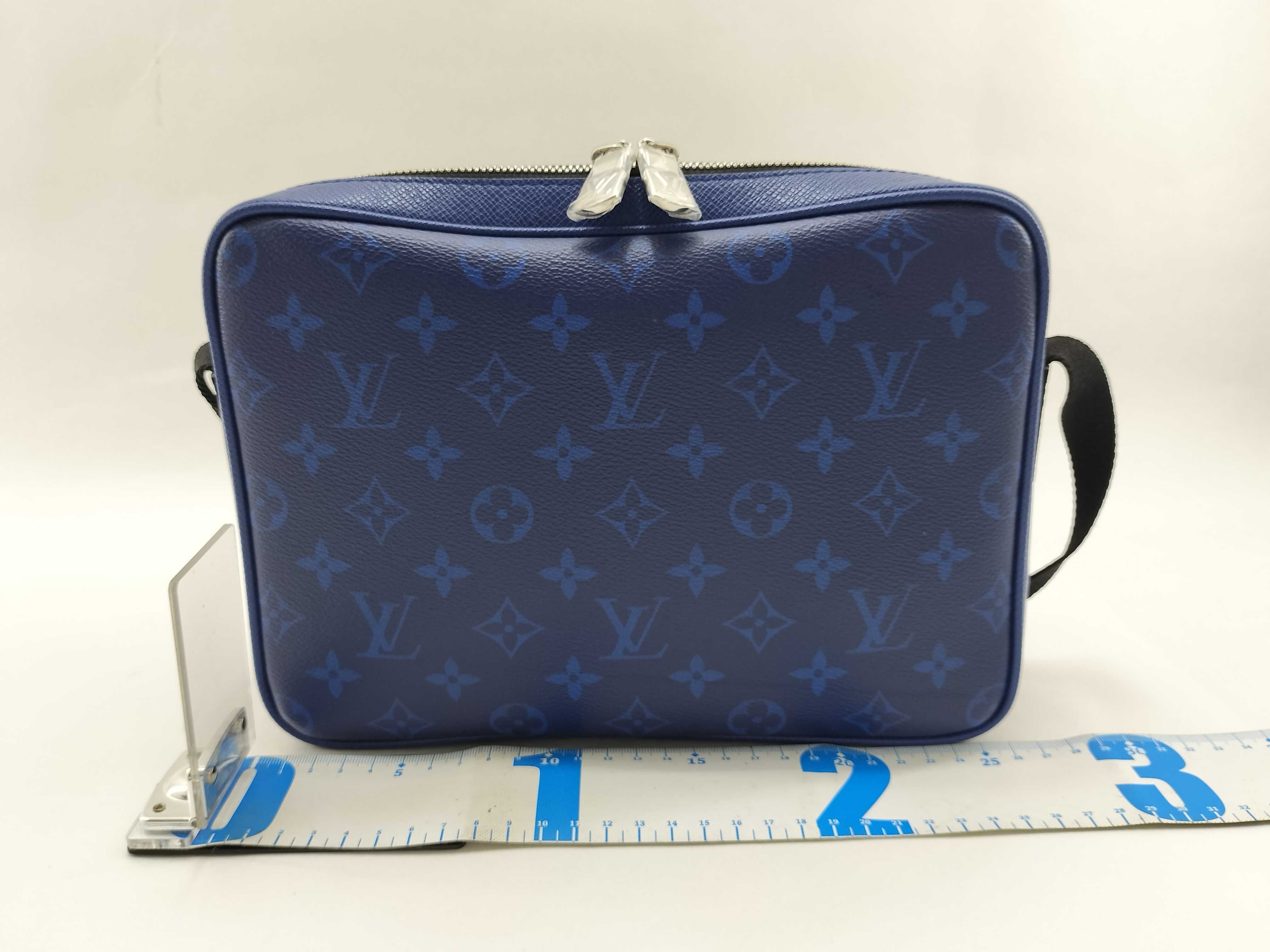 Outdoor Messenger PM Shoulder Bag — view 2